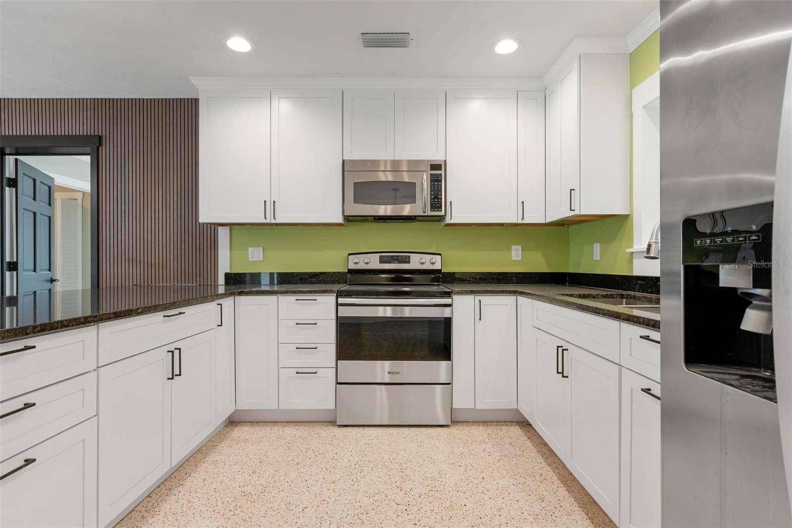 406 88TH AVENUE, St Pete Beach, FL 33706 Kitchen