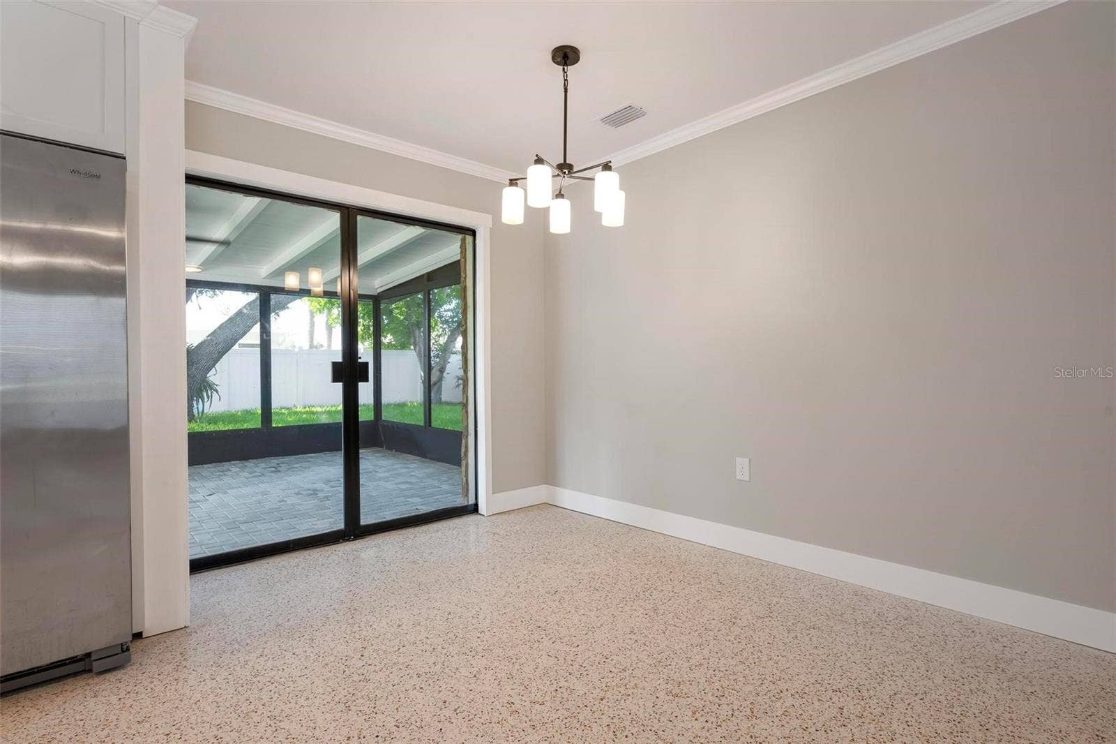 406 88TH AVENUE, St Pete Beach, FL 33706 Dining Area