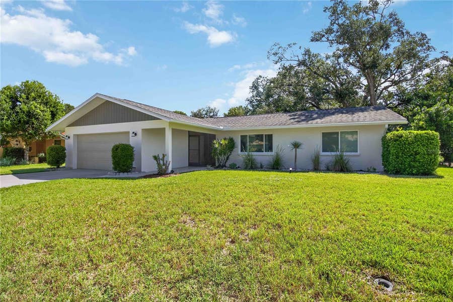 Property photo for 4825 HUNTLEIGH DRIVE, Sarasota, FL