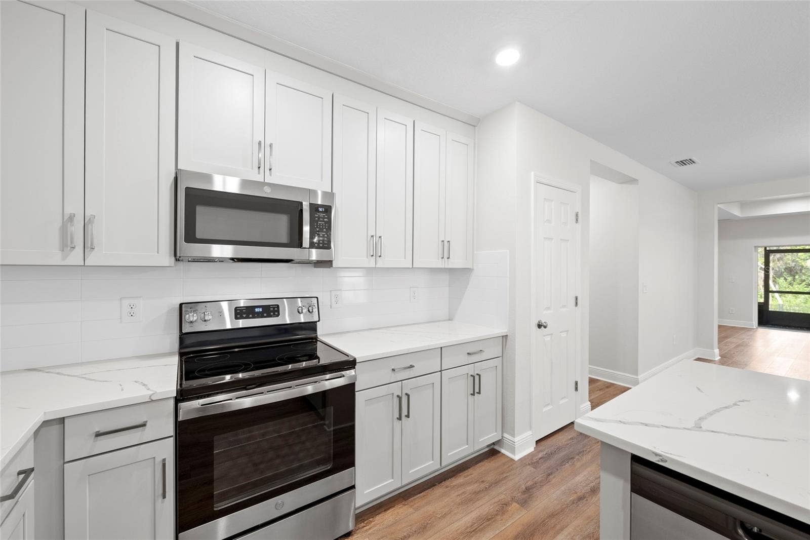 5540 PATANO LOOP, Palmetto, FL 34221 Kitchen with Stainless Steel Appliances