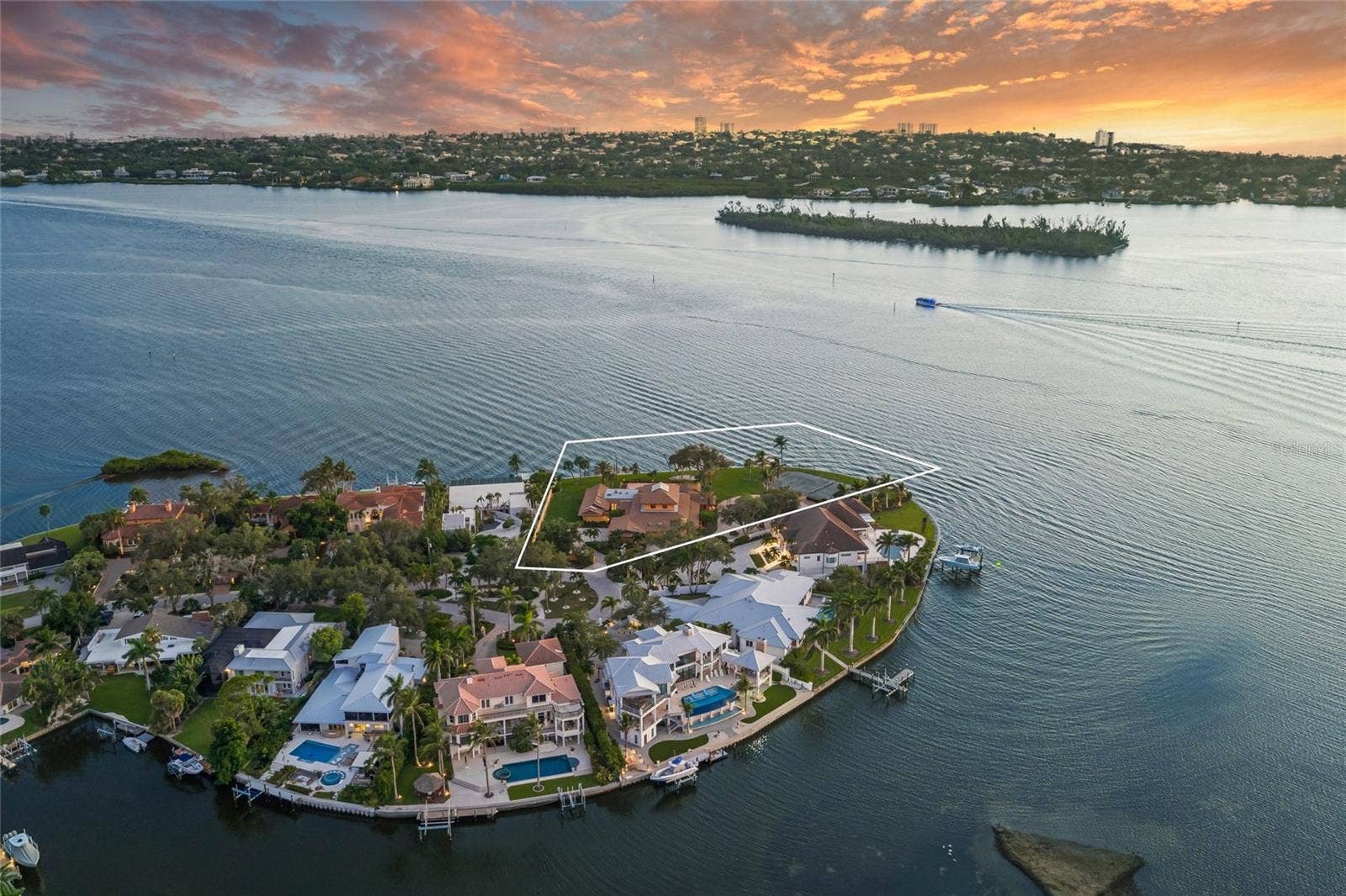 1136 N LAKE SHORE DRIVE, Sarasota, FL 34231 1136 N LAKE SHORE DRIVE, Sarasota, FL 34231