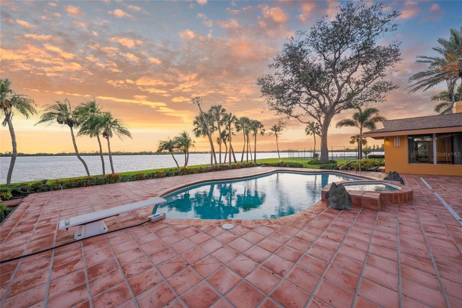 1136 N LAKE SHORE DRIVE, Sarasota, FL 34231 1136 N LAKE SHORE DRIVE, Sarasota, FL 34231
