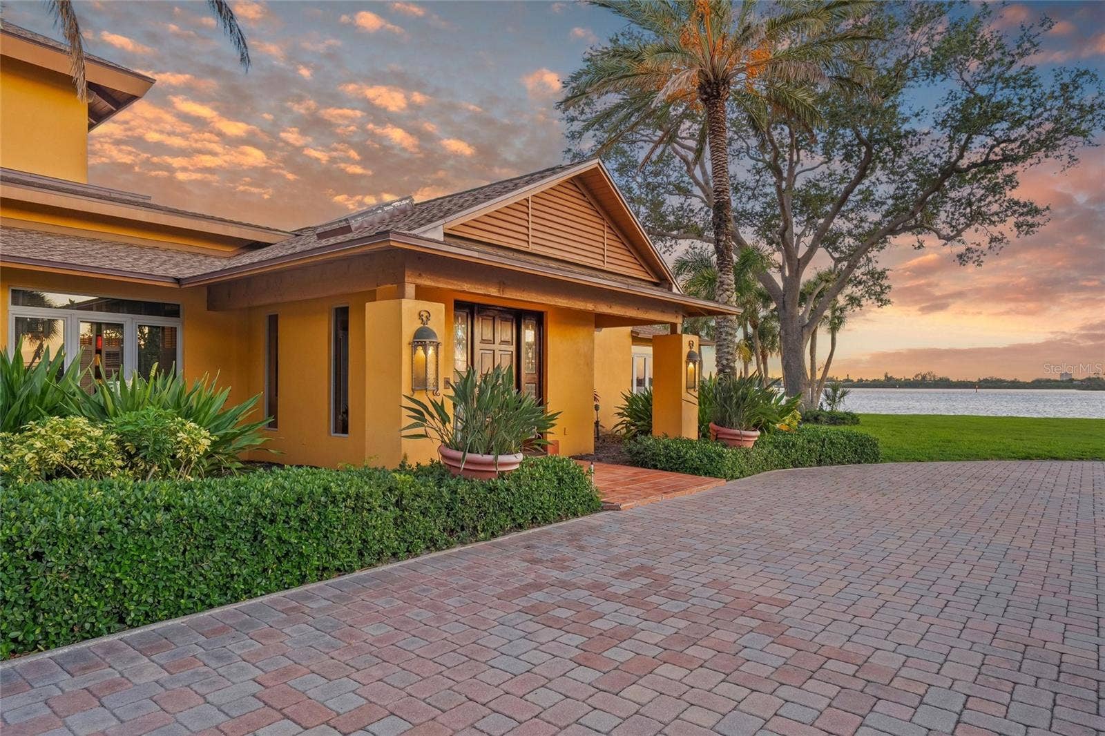 1136 N LAKE SHORE DRIVE, Sarasota, FL 34231 1136 N LAKE SHORE DRIVE, Sarasota, FL 34231