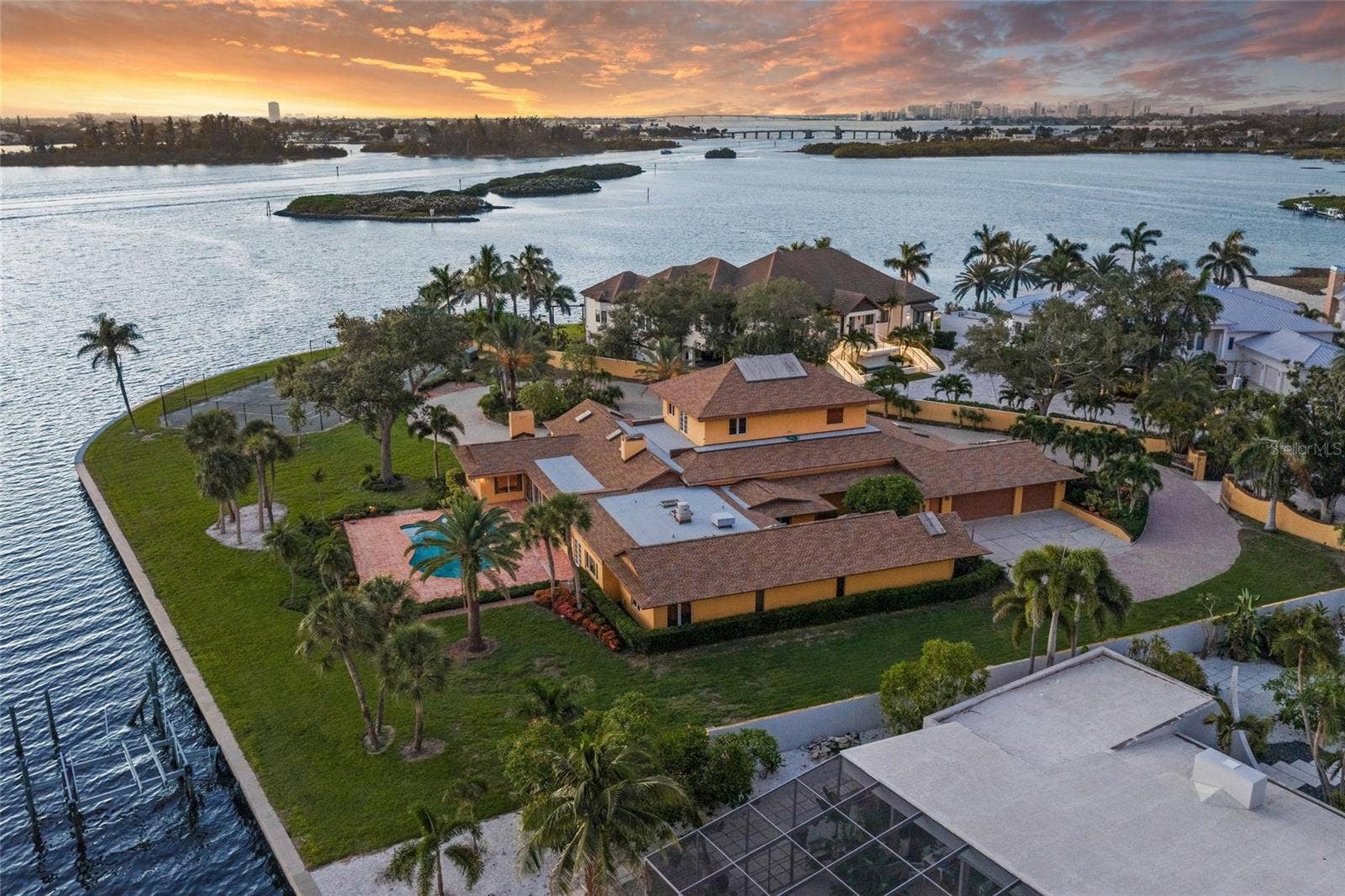 1136 N LAKE SHORE DRIVE, Sarasota, FL 34231 1136 N LAKE SHORE DRIVE, Sarasota, FL 34231
