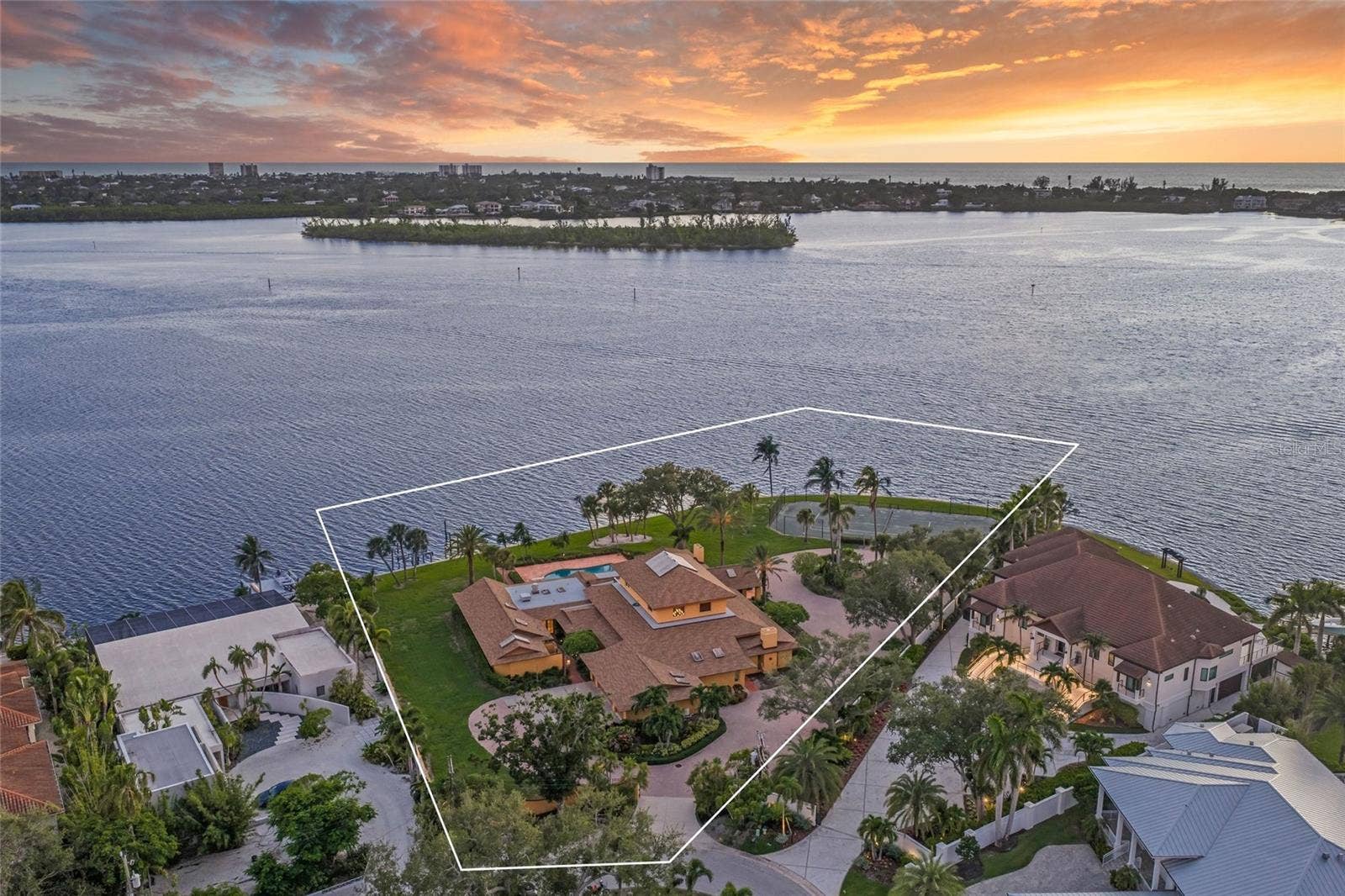 1136 N LAKE SHORE DRIVE, Sarasota, FL 34231 1136 N LAKE SHORE DRIVE, Sarasota, FL 34231
