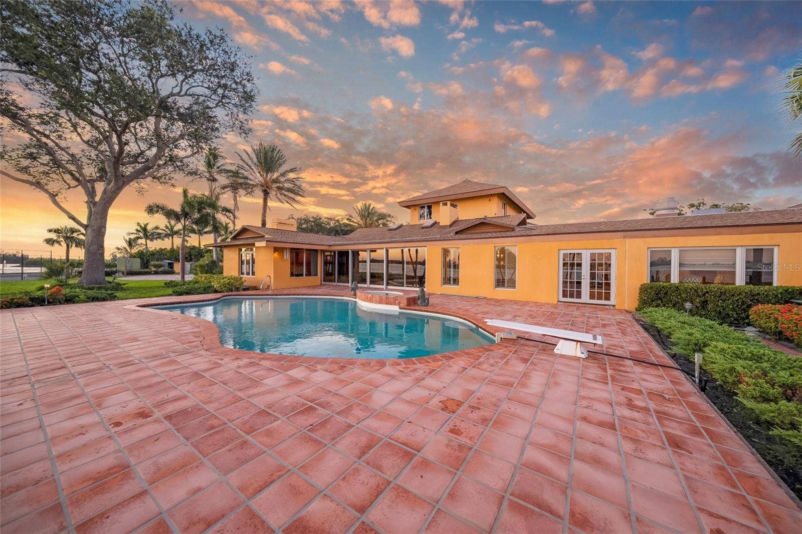 1136 N LAKE SHORE DRIVE, Sarasota, FL 34231 1136 N LAKE SHORE DRIVE, Sarasota, FL 34231