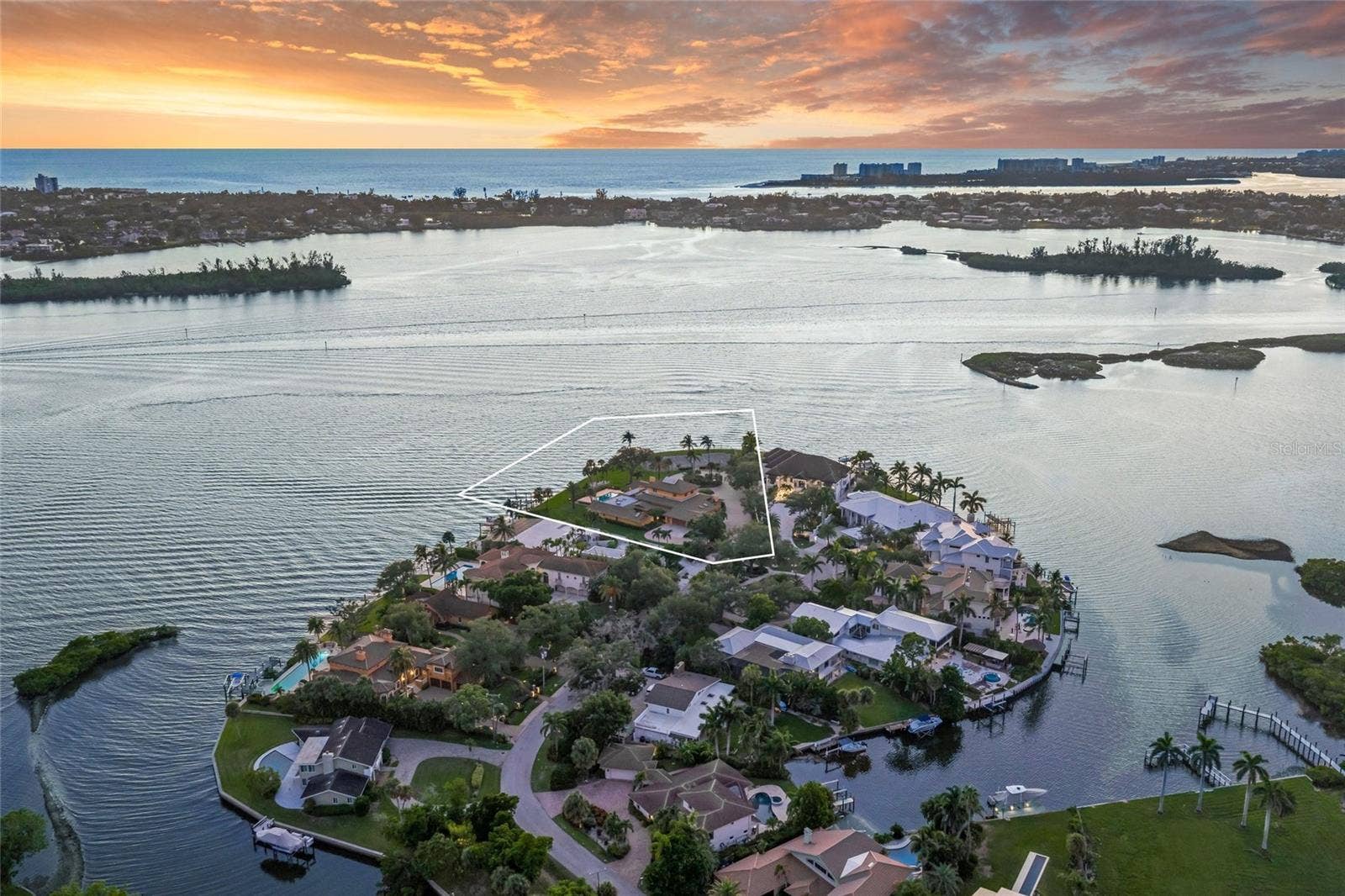 1136 N LAKE SHORE DRIVE, Sarasota, FL 34231 1136 N LAKE SHORE DRIVE, Sarasota, FL 34231