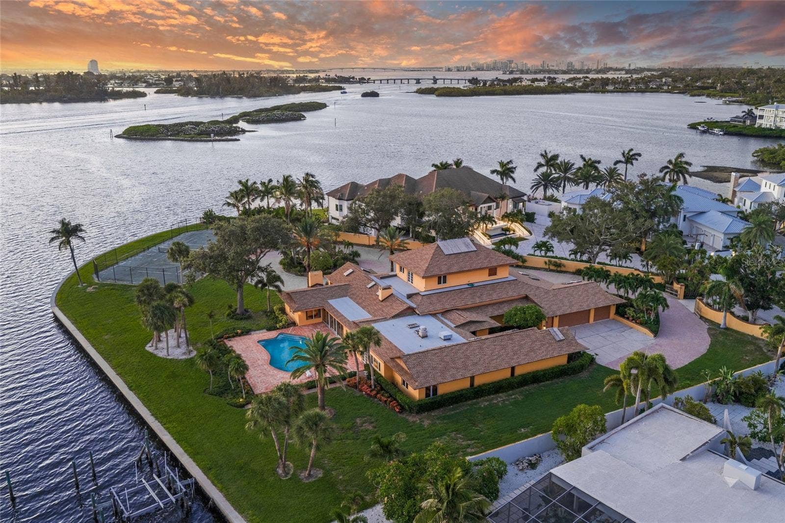 1136 N LAKE SHORE DRIVE, Sarasota, FL 34231 1136 N LAKE SHORE DRIVE, Sarasota, FL 34231