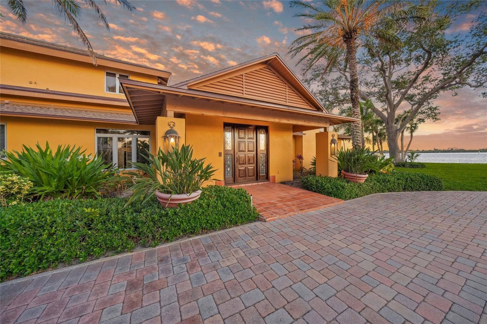 1136 N LAKE SHORE DRIVE, Sarasota, FL 34231 1136 N LAKE SHORE DRIVE, Sarasota, FL 34231