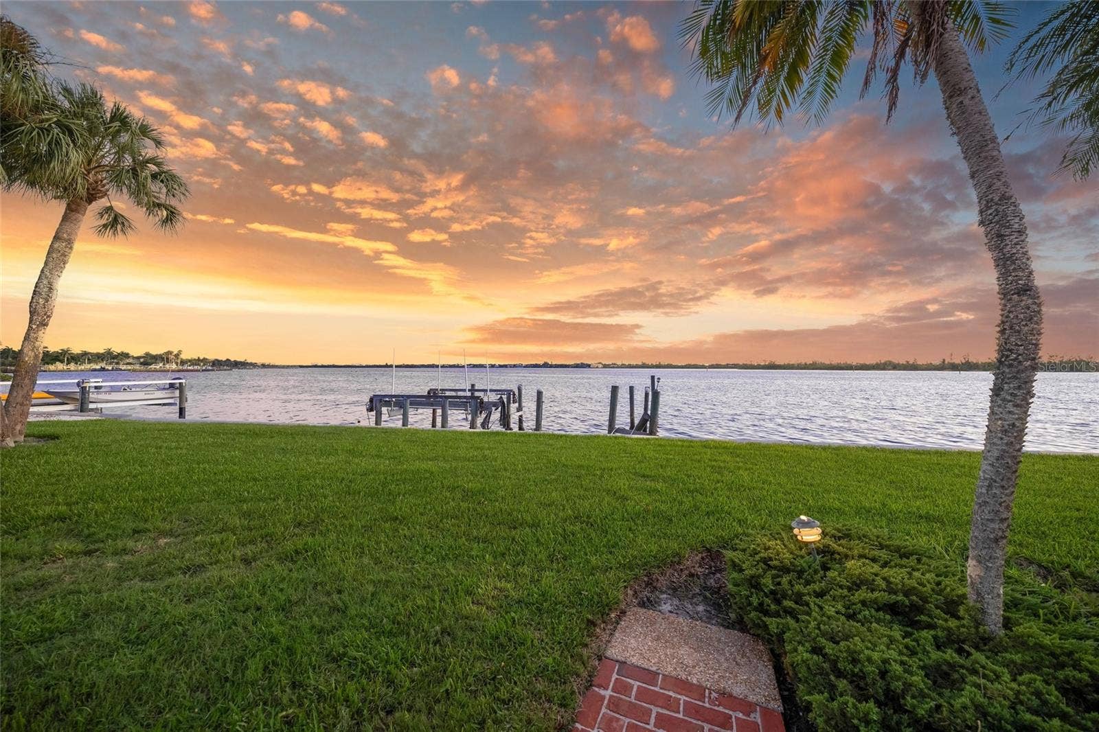 1136 N LAKE SHORE DRIVE, Sarasota, FL 34231 1136 N LAKE SHORE DRIVE, Sarasota, FL 34231