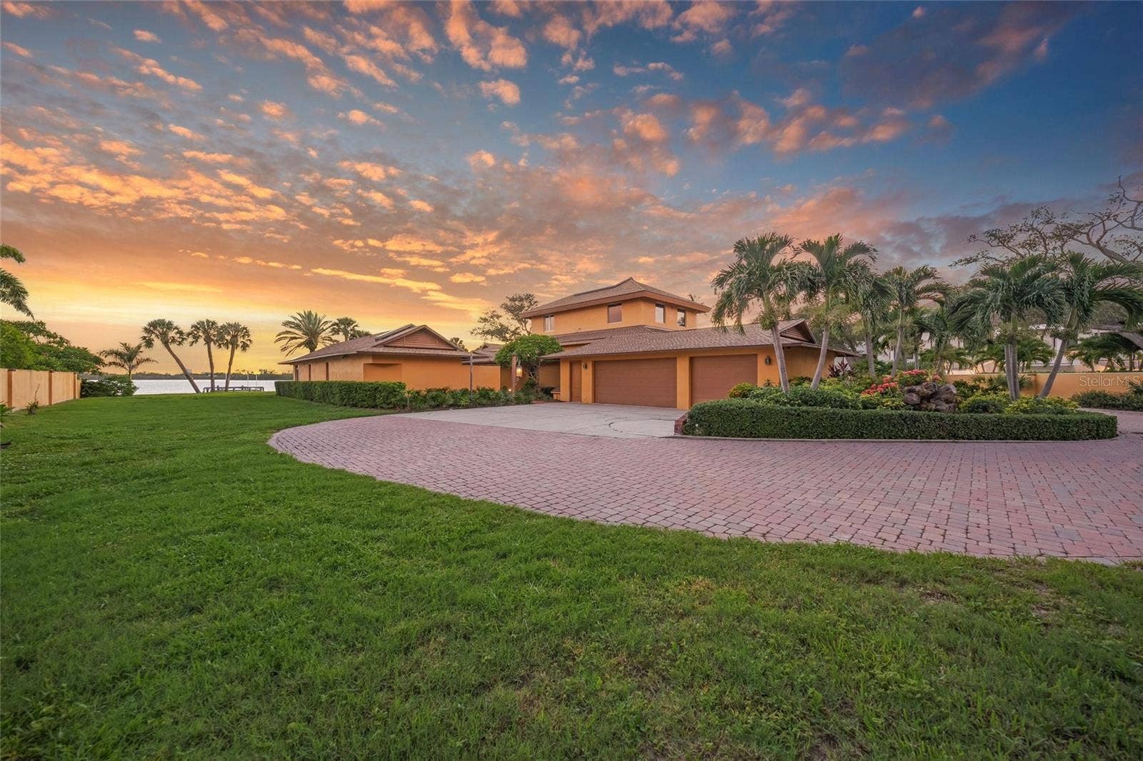 1136 N LAKE SHORE DRIVE, Sarasota, FL 34231 1136 N LAKE SHORE DRIVE, Sarasota, FL 34231