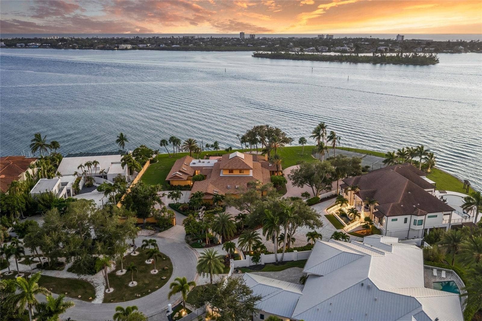 1136 N LAKE SHORE DRIVE, Sarasota, FL 34231 1136 N LAKE SHORE DRIVE, Sarasota, FL 34231