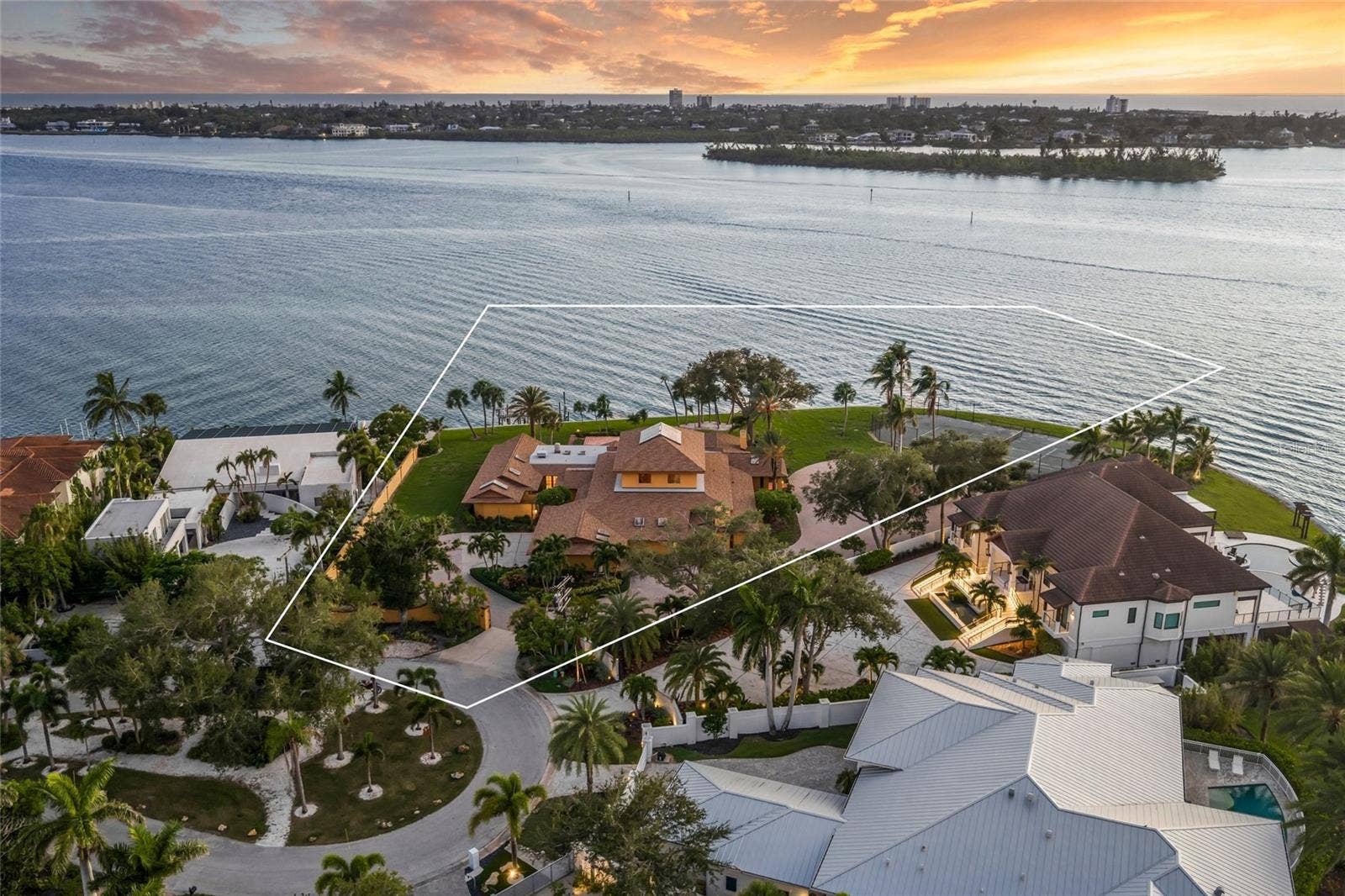 1136 N LAKE SHORE DRIVE, Sarasota, FL 34231 1136 N LAKE SHORE DRIVE, Sarasota, FL 34231
