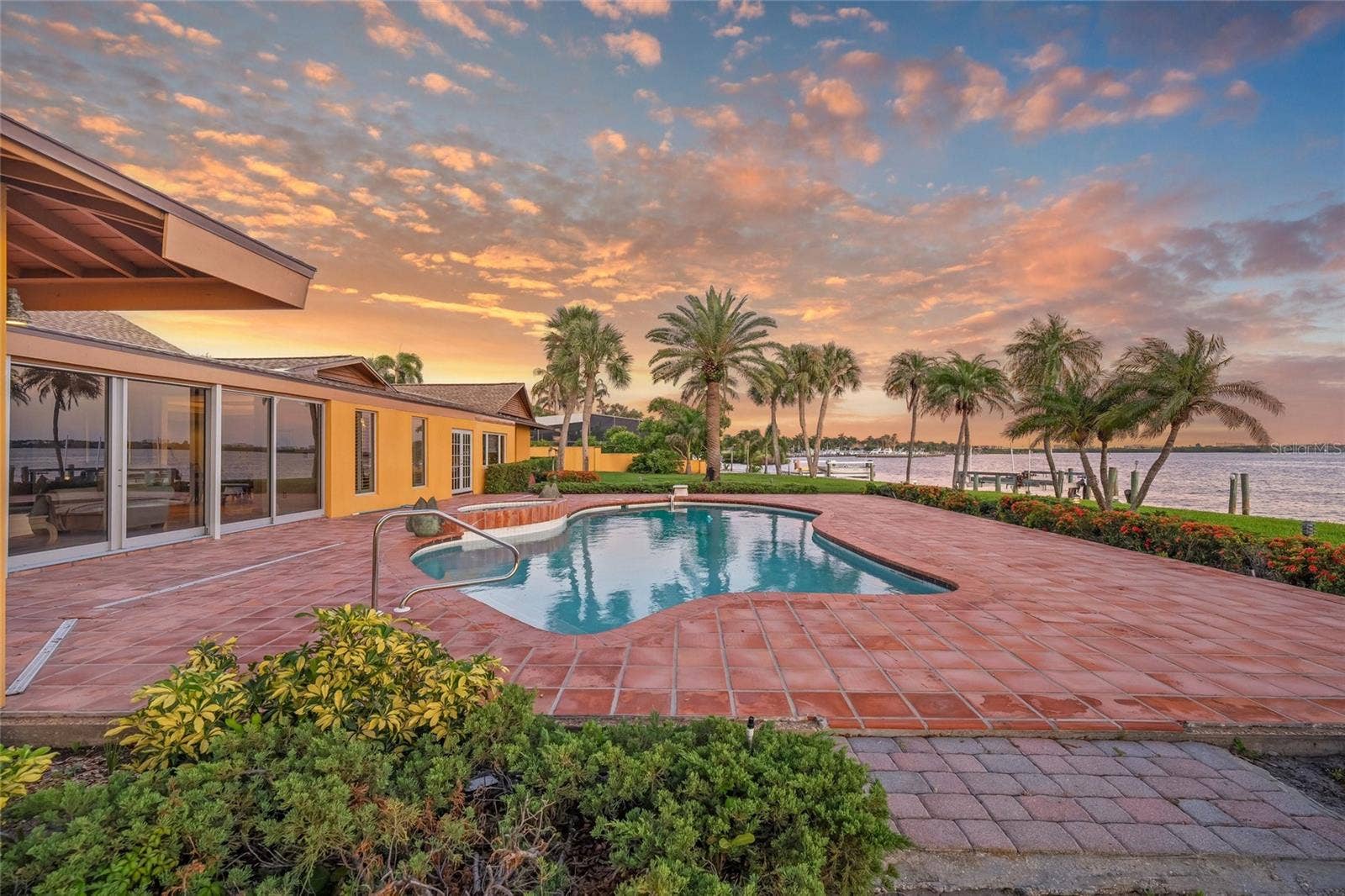 1136 N LAKE SHORE DRIVE, Sarasota, FL 34231 1136 N LAKE SHORE DRIVE, Sarasota, FL 34231
