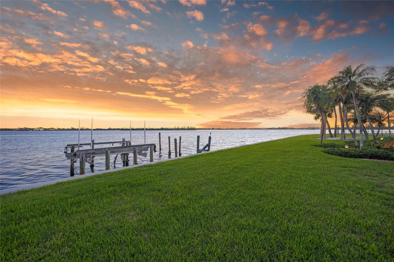 1136 N LAKE SHORE DRIVE, Sarasota, FL 34231 1136 N LAKE SHORE DRIVE, Sarasota, FL 34231