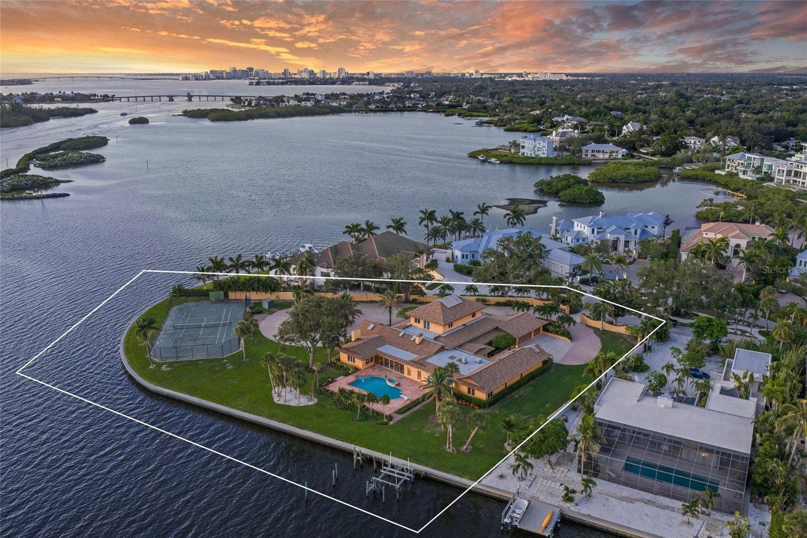1136 N LAKE SHORE DRIVE, Sarasota, FL 34231 1136 N LAKE SHORE DRIVE, Sarasota, FL 34231