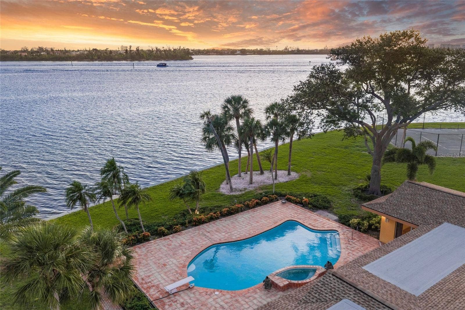 1136 N LAKE SHORE DRIVE, Sarasota, FL 34231 1136 N LAKE SHORE DRIVE, Sarasota, FL 34231
