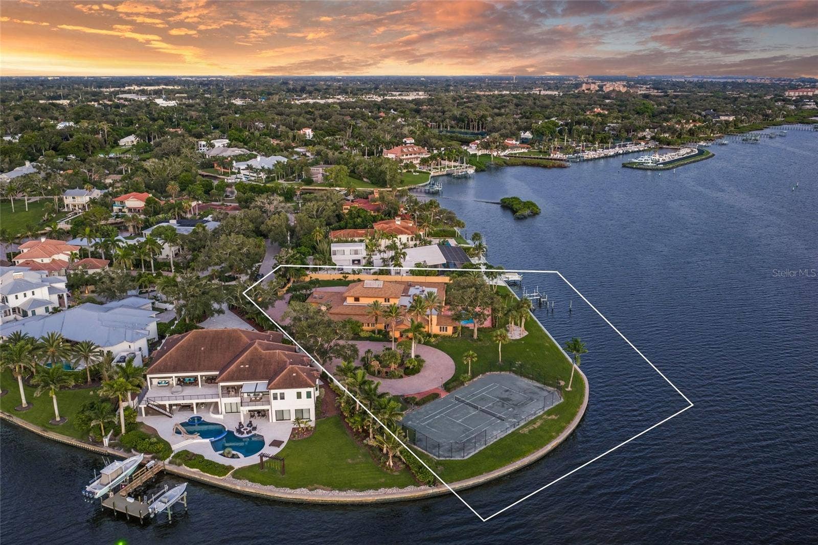 1136 N LAKE SHORE DRIVE, Sarasota, FL 34231 1136 N LAKE SHORE DRIVE, Sarasota, FL 34231