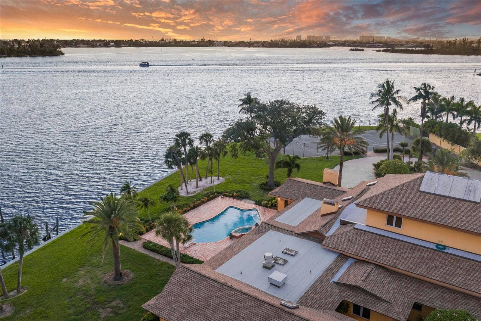 1136 N LAKE SHORE DRIVE, Sarasota, FL 34231 1136 N LAKE SHORE DRIVE, Sarasota, FL 34231