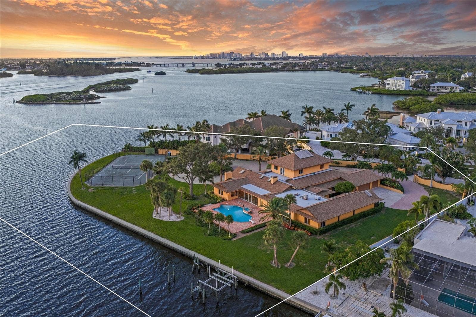 1136 N LAKE SHORE DRIVE, Sarasota, FL 34231 1136 N LAKE SHORE DRIVE, Sarasota, FL 34231