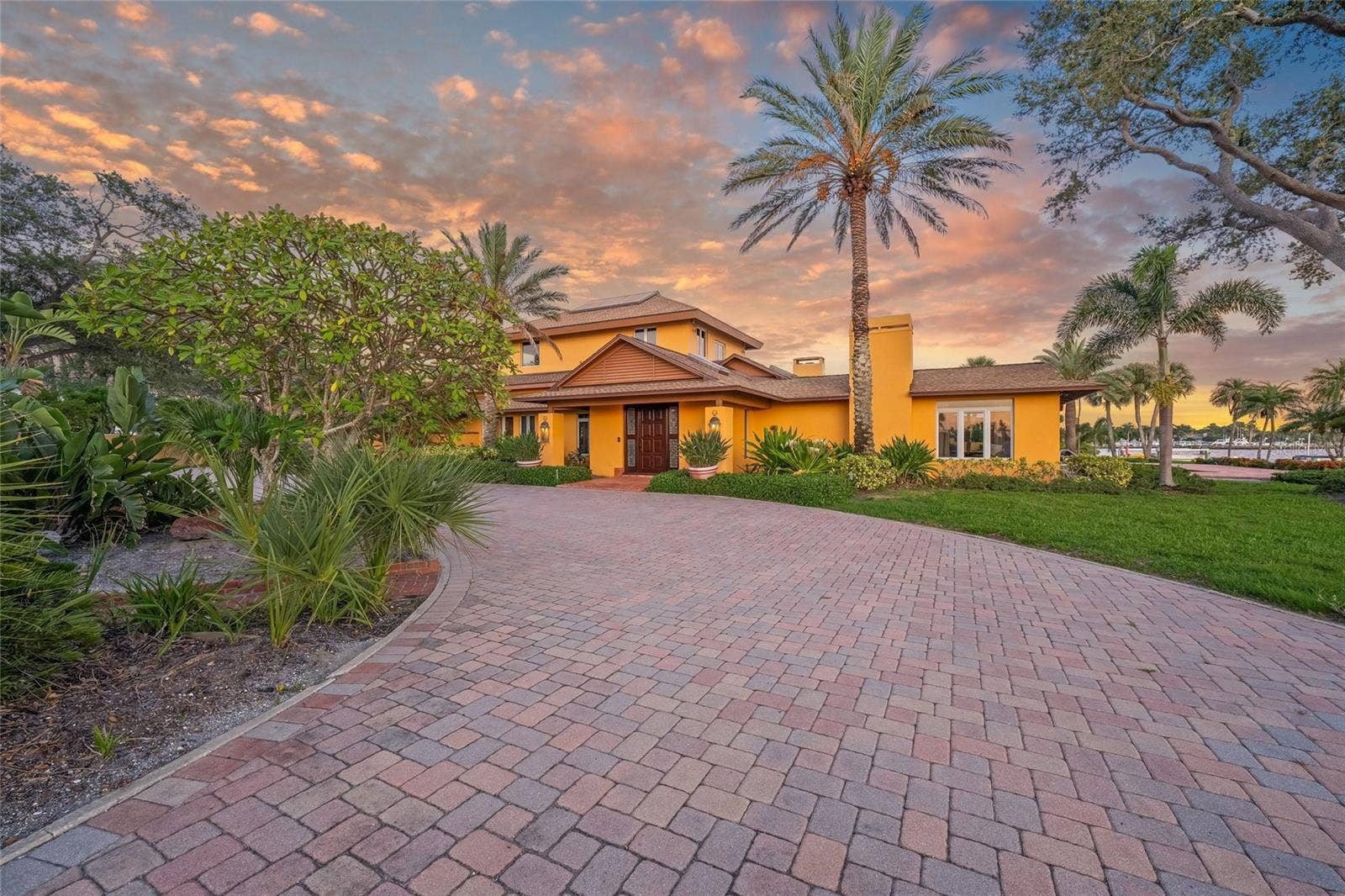 1136 N LAKE SHORE DRIVE, Sarasota, FL 34231 1136 N LAKE SHORE DRIVE, Sarasota, FL 34231