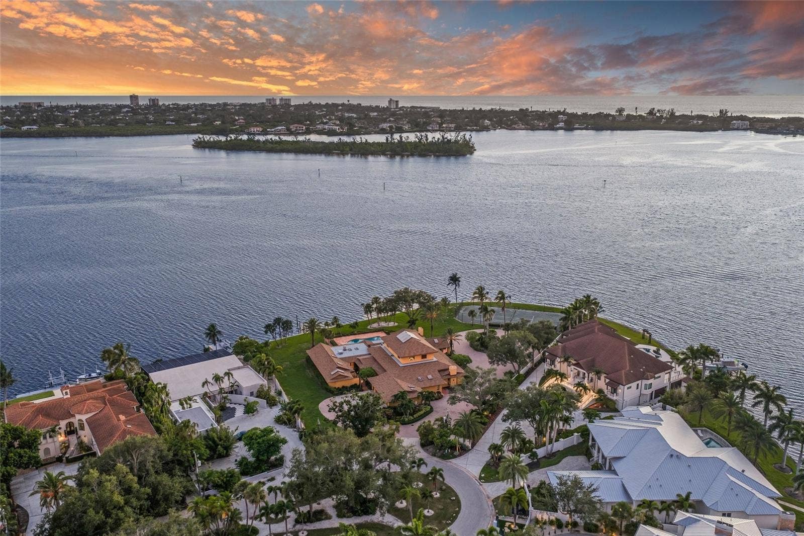 1136 N LAKE SHORE DRIVE, Sarasota, FL 34231 1136 N LAKE SHORE DRIVE, Sarasota, FL 34231