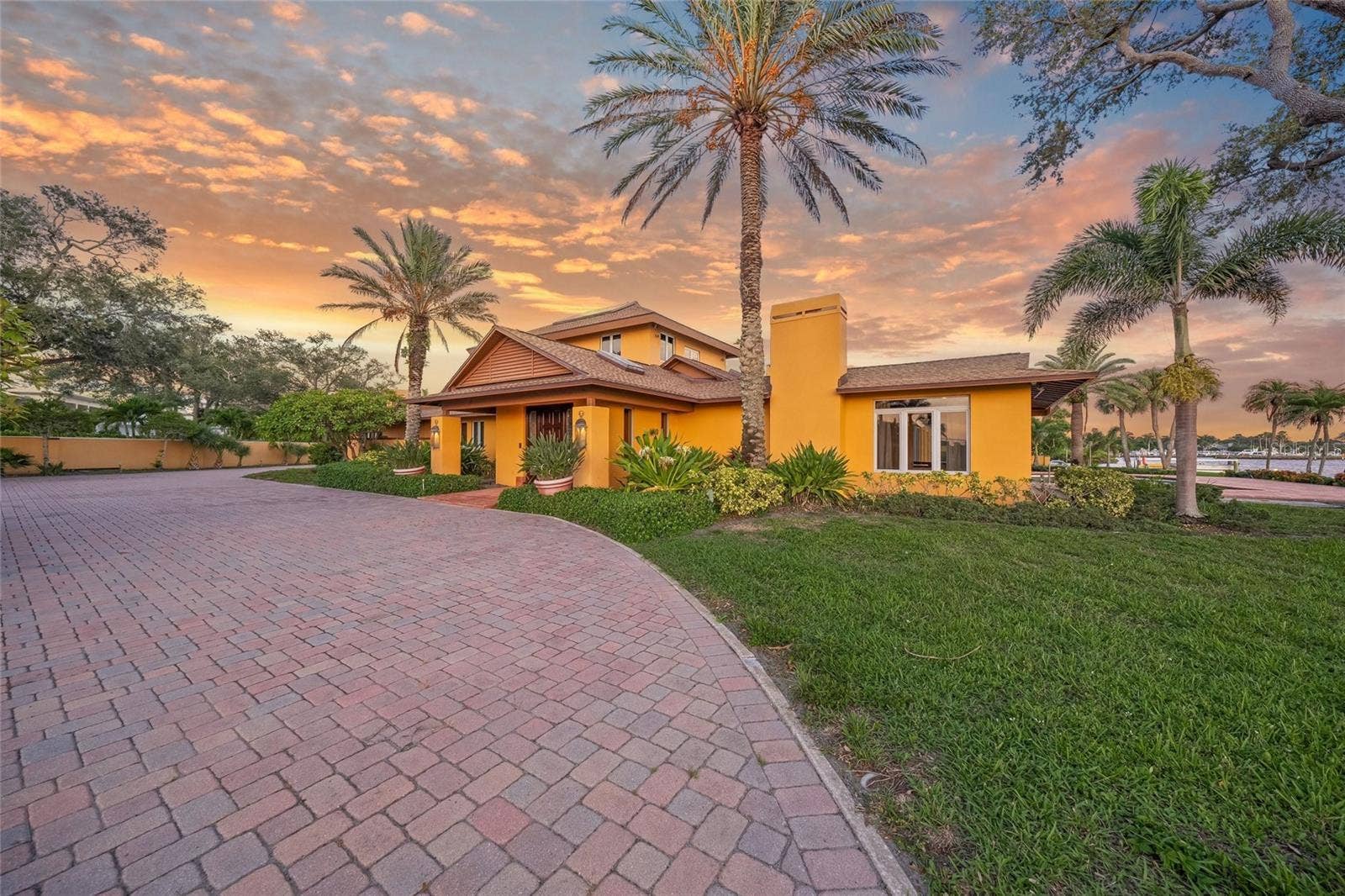 1136 N LAKE SHORE DRIVE, Sarasota, FL 34231 1136 N LAKE SHORE DRIVE, Sarasota, FL 34231
