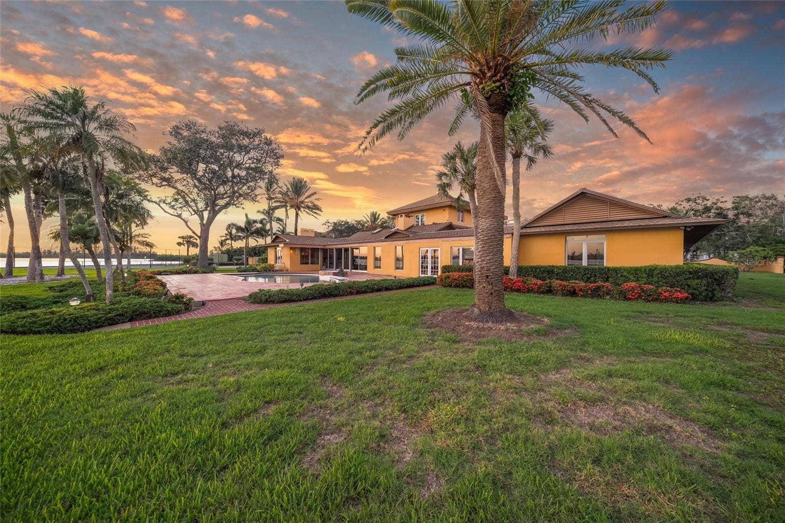 1136 N LAKE SHORE DRIVE, Sarasota, FL 34231 1136 N LAKE SHORE DRIVE, Sarasota, FL 34231