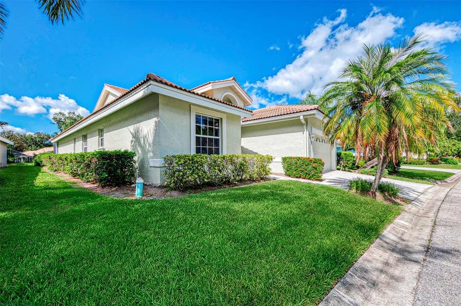 Property photo for 4468 ASCOT CIRCLE N, Sarasota, FL