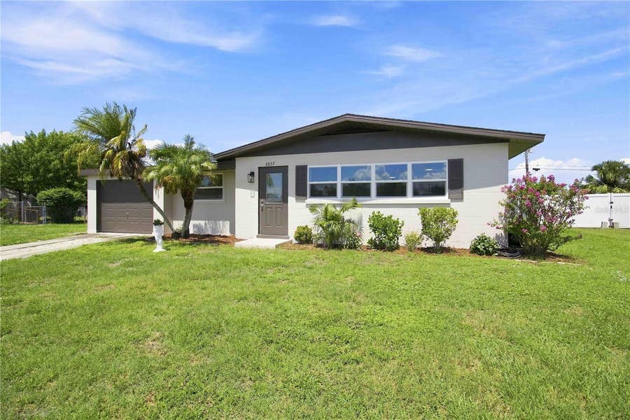 Property photo for 2057 GARDEN PARKWAY, Bradenton, FL