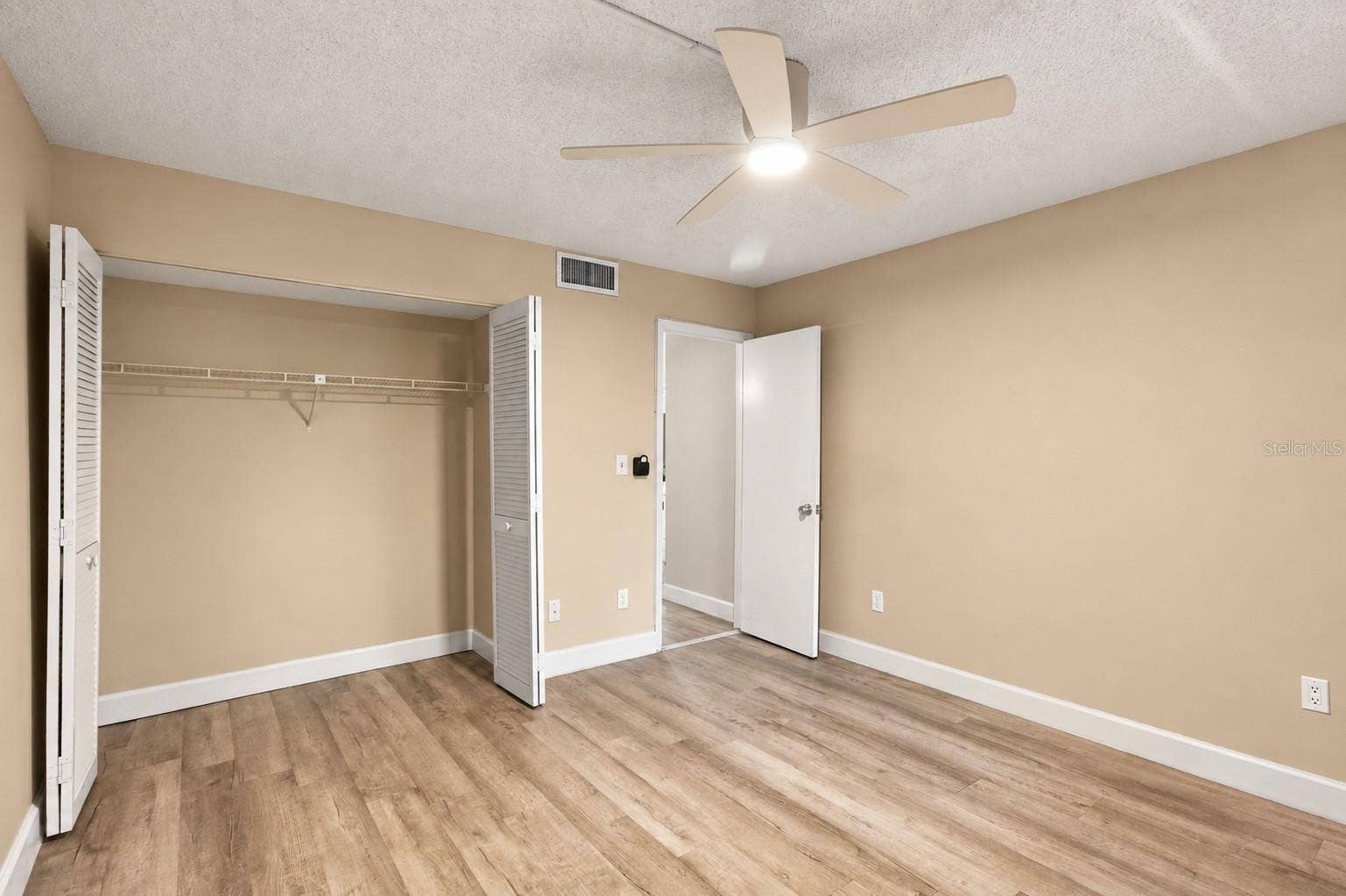 7500 40TH AVENUE W, #105, Bradenton, FL 34209 Guest Room 1