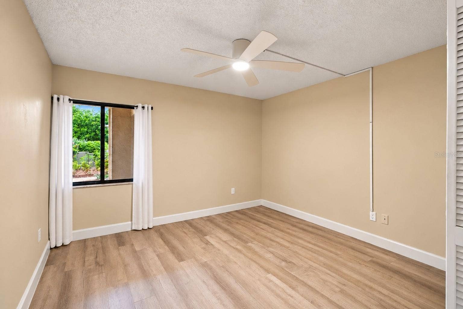 7500 40TH AVENUE W, #105, Bradenton, FL 34209 Guest Room 1