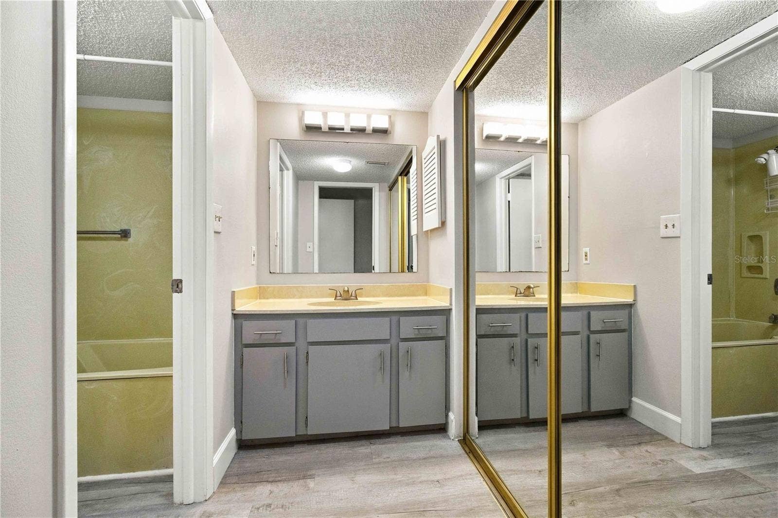 7500 40TH AVENUE W, #105, Bradenton, FL 34209 Primary Ensuite Bathroom