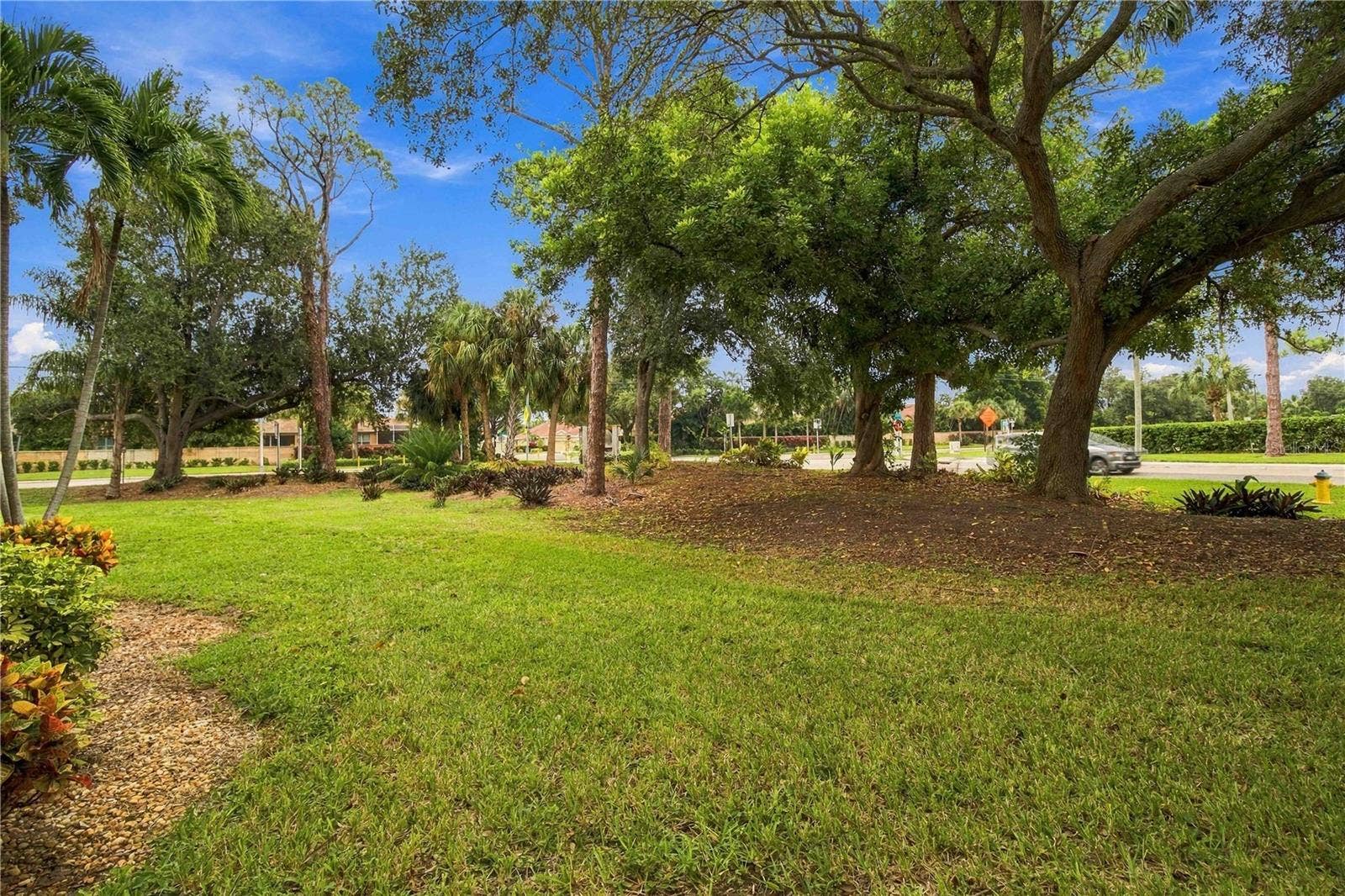 7500 40TH AVENUE W, #105, Bradenton, FL 34209 Yard from lanai