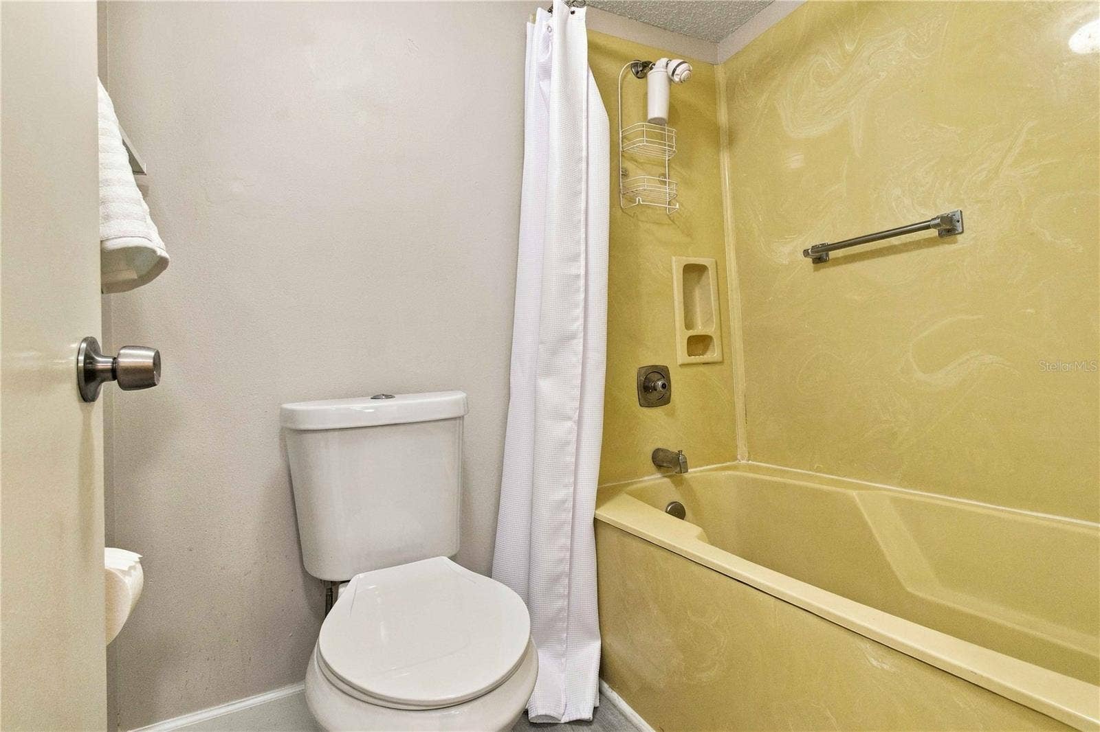 7500 40TH AVENUE W, #105, Bradenton, FL 34209 Primary Ensuite Bathroom