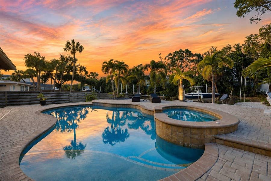 Property photo for 829 IDLEWILD WAY, Sarasota, FL