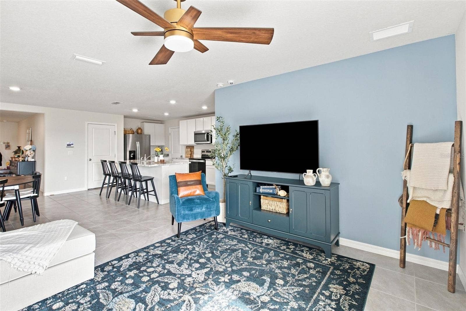 6118 DISTANT HAZE PLACE, Palmetto, FL 34221 Bright living room