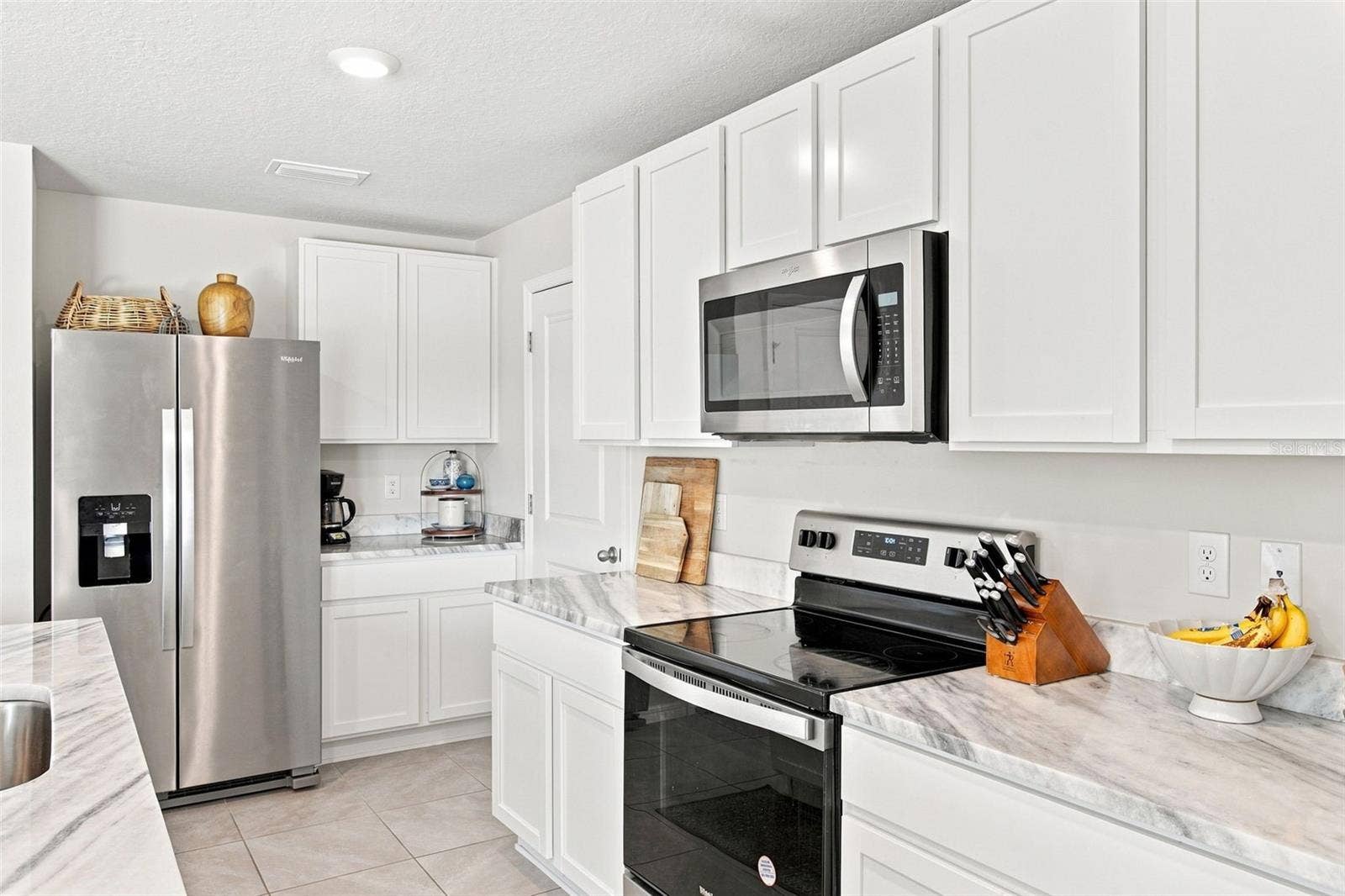 6118 DISTANT HAZE PLACE, Palmetto, FL 34221 Ample storage and workspace in the the kitchen
