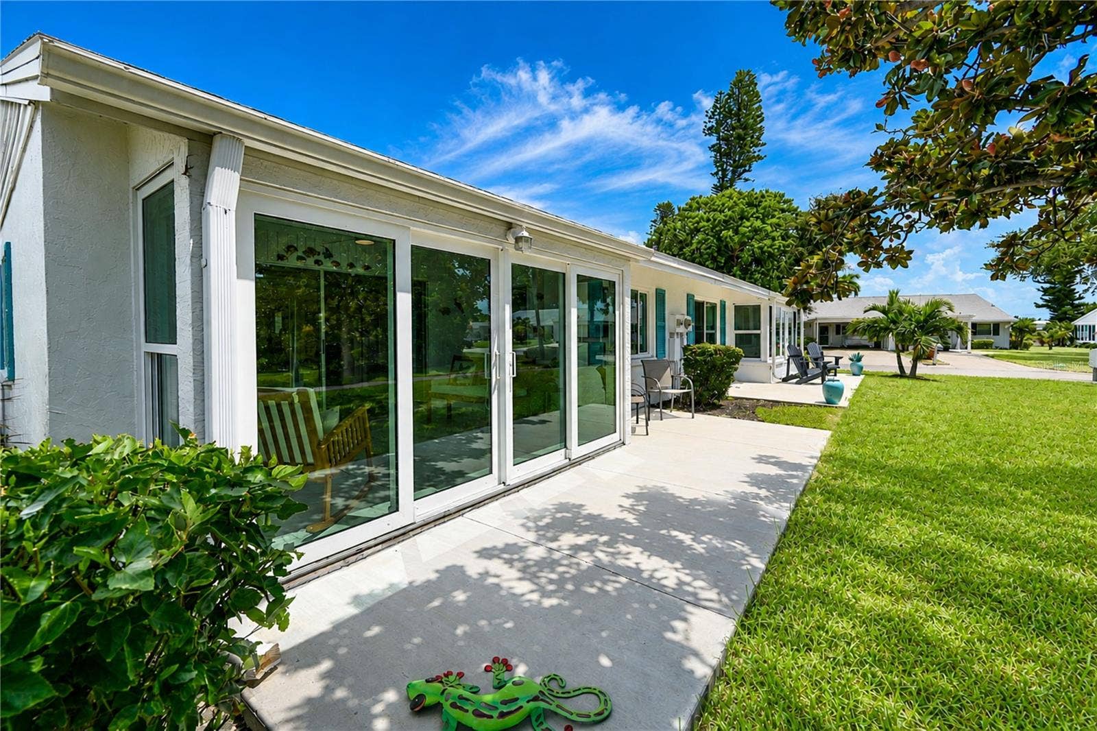 9406 ANDOVER CIRCLE, Bradenton, FL 34210 Villa patio to the left