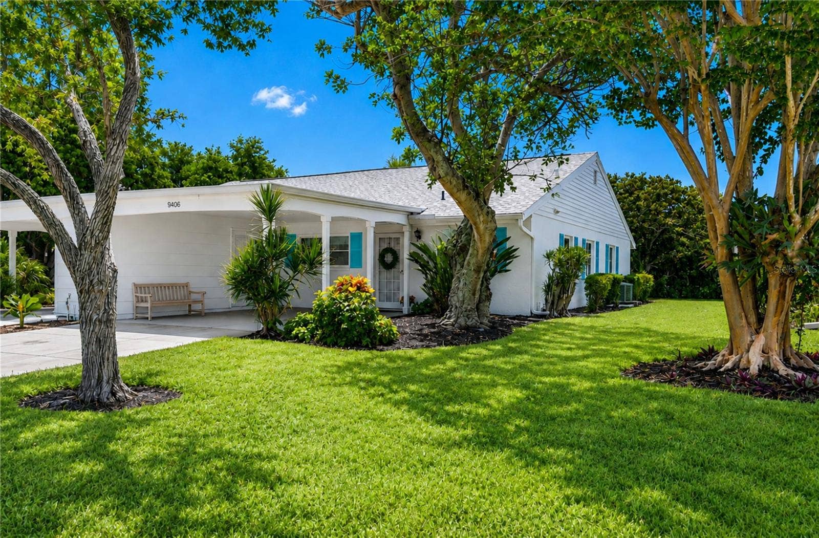 9406 ANDOVER CIRCLE, Bradenton, FL 34210 Front of villa