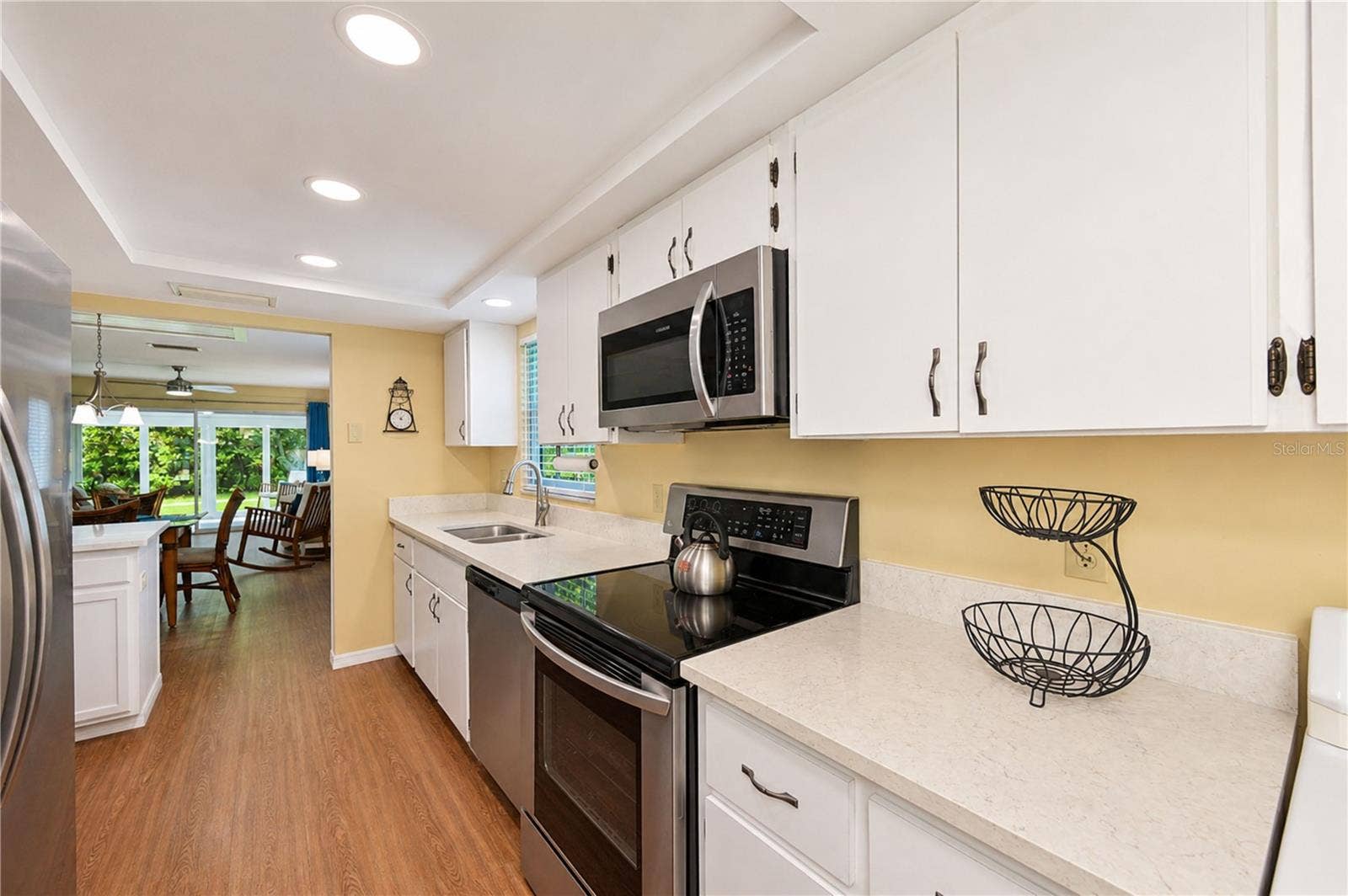 9406 ANDOVER CIRCLE, Bradenton, FL 34210 Kitchen through to lanai