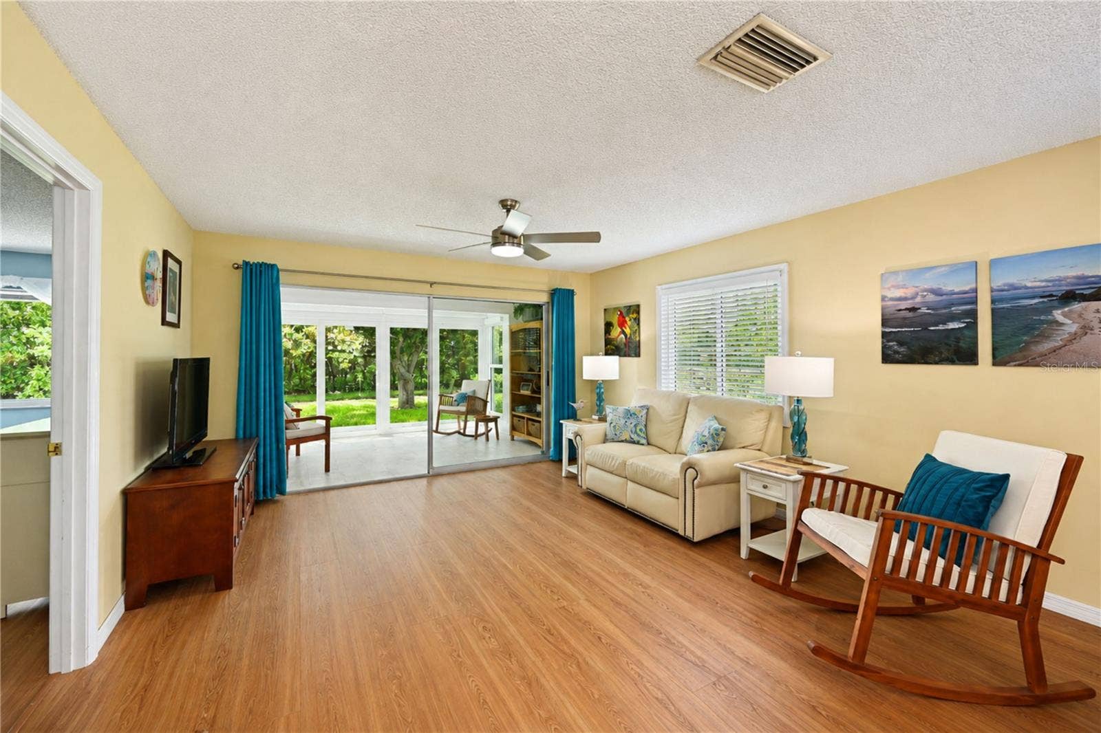9406 ANDOVER CIRCLE, Bradenton, FL 34210 Living through to lanai