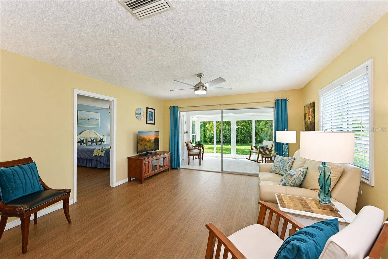 9406 ANDOVER CIRCLE, Bradenton, FL 34210 Living through to lanai