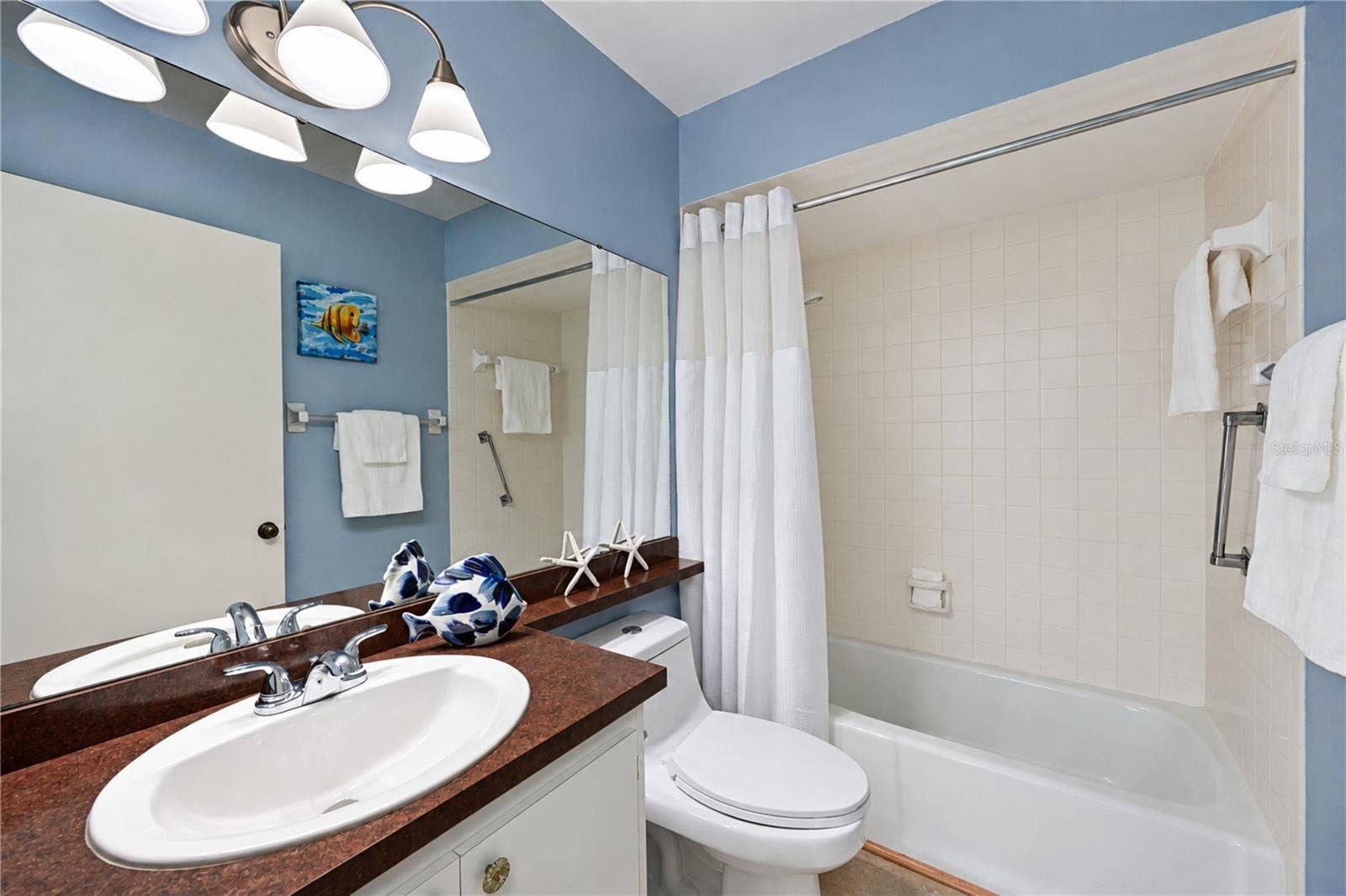 9406 ANDOVER CIRCLE, Bradenton, FL 34210 Primary ensuite bathroom
