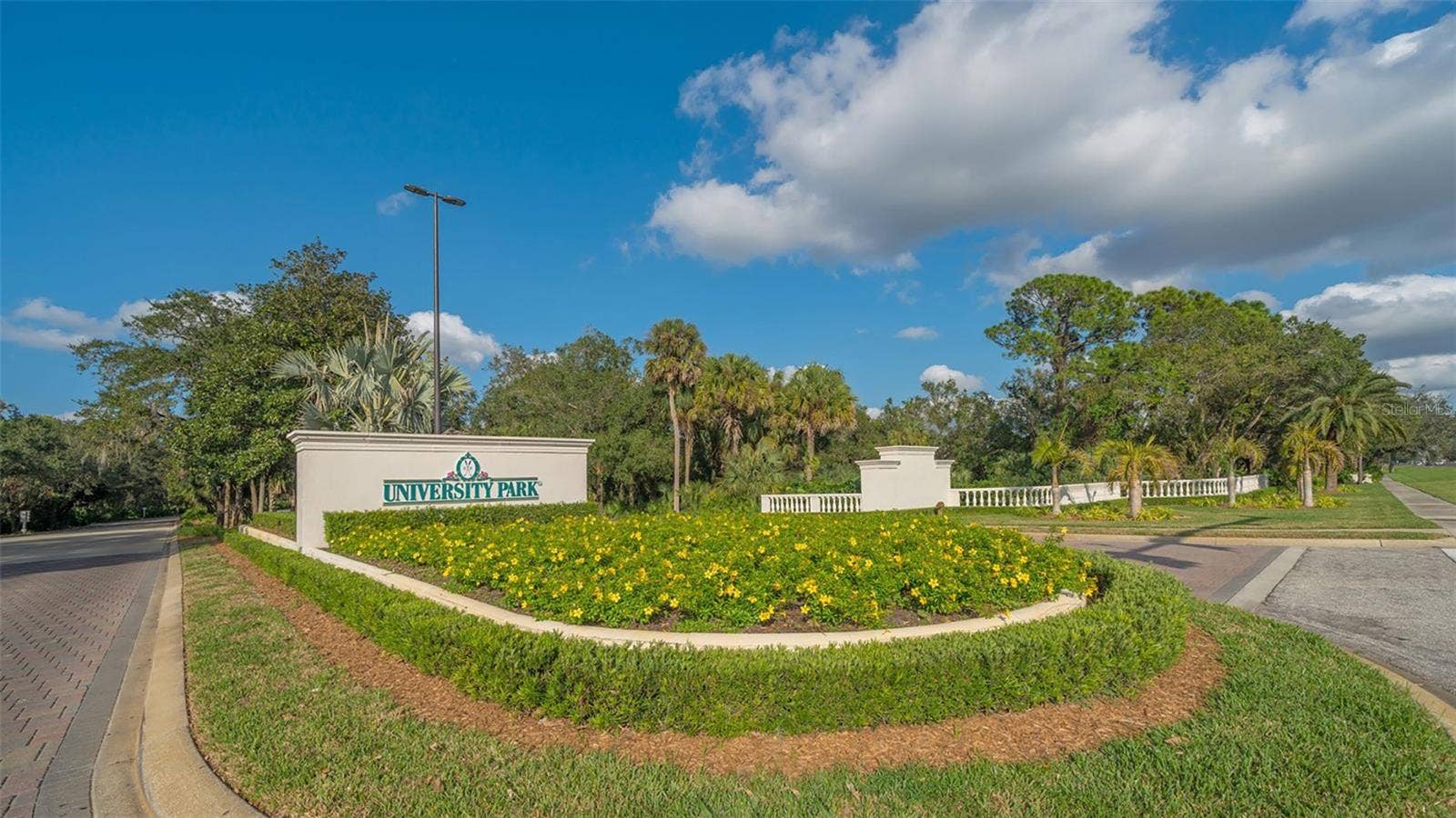 8136 REGENTS COURT, University Park, FL 34201