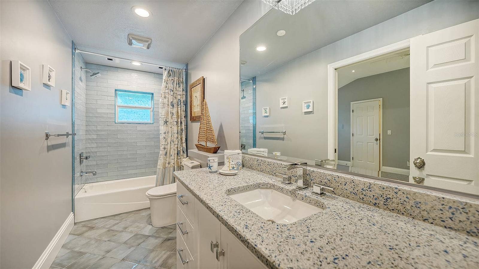 8136 REGENTS COURT, University Park, FL 34201