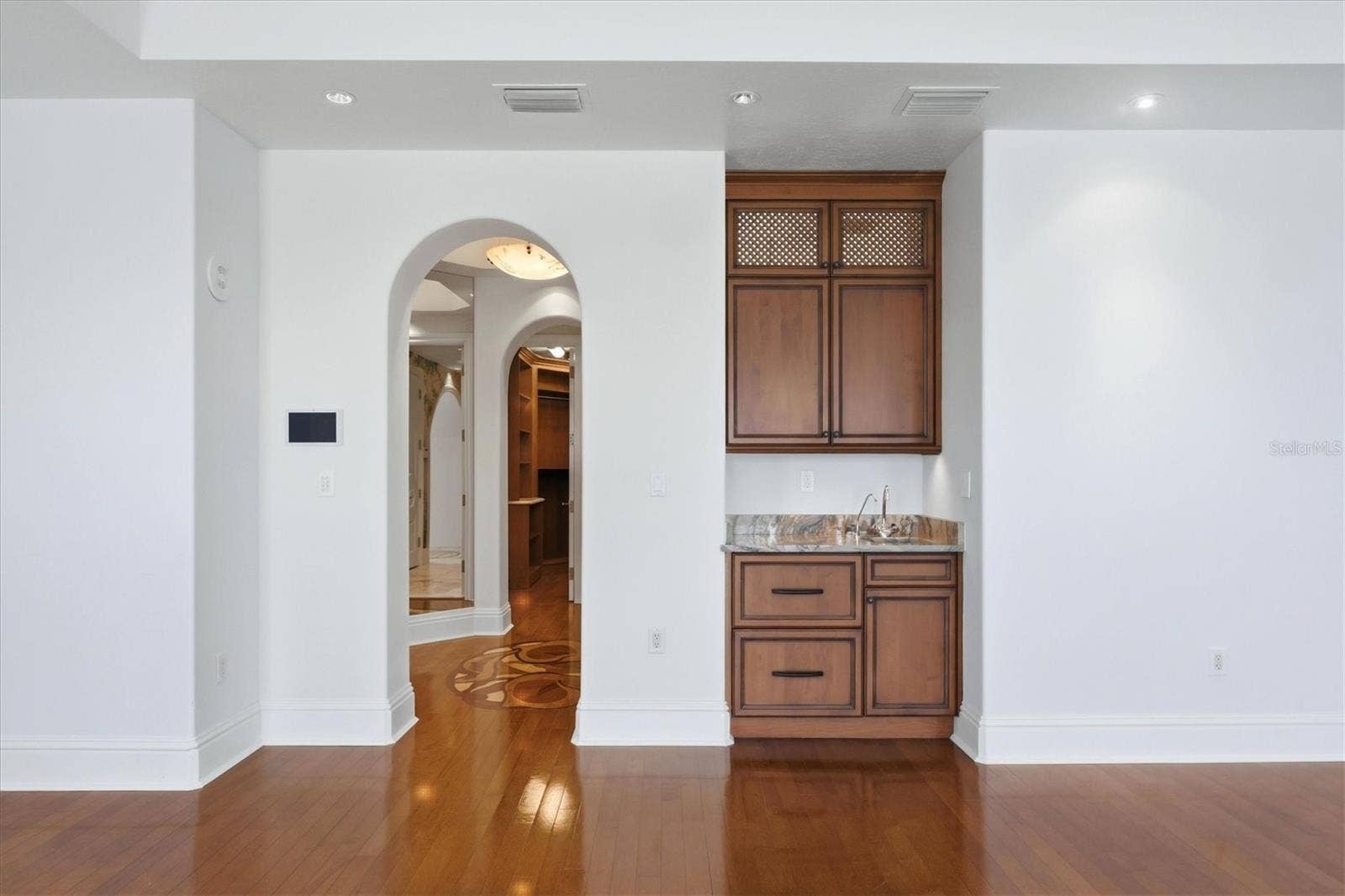 420 GOLDEN GATE POINT, #700, Sarasota, FL 34236 420 GOLDEN GATE POINT, #700, Sarasota, FL 34236