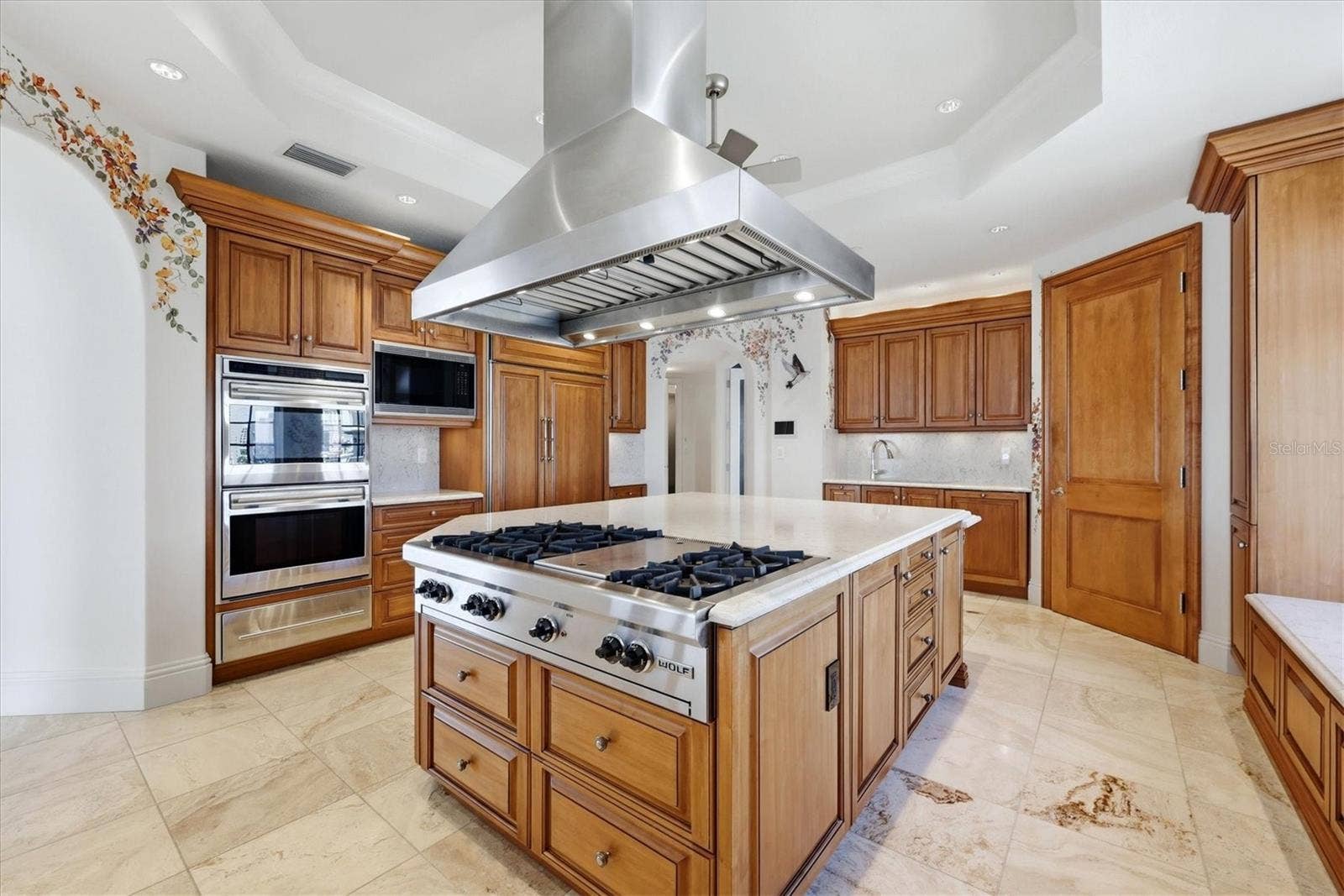 420 GOLDEN GATE POINT, #700, Sarasota, FL 34236 420 GOLDEN GATE POINT, #700, Sarasota, FL 34236