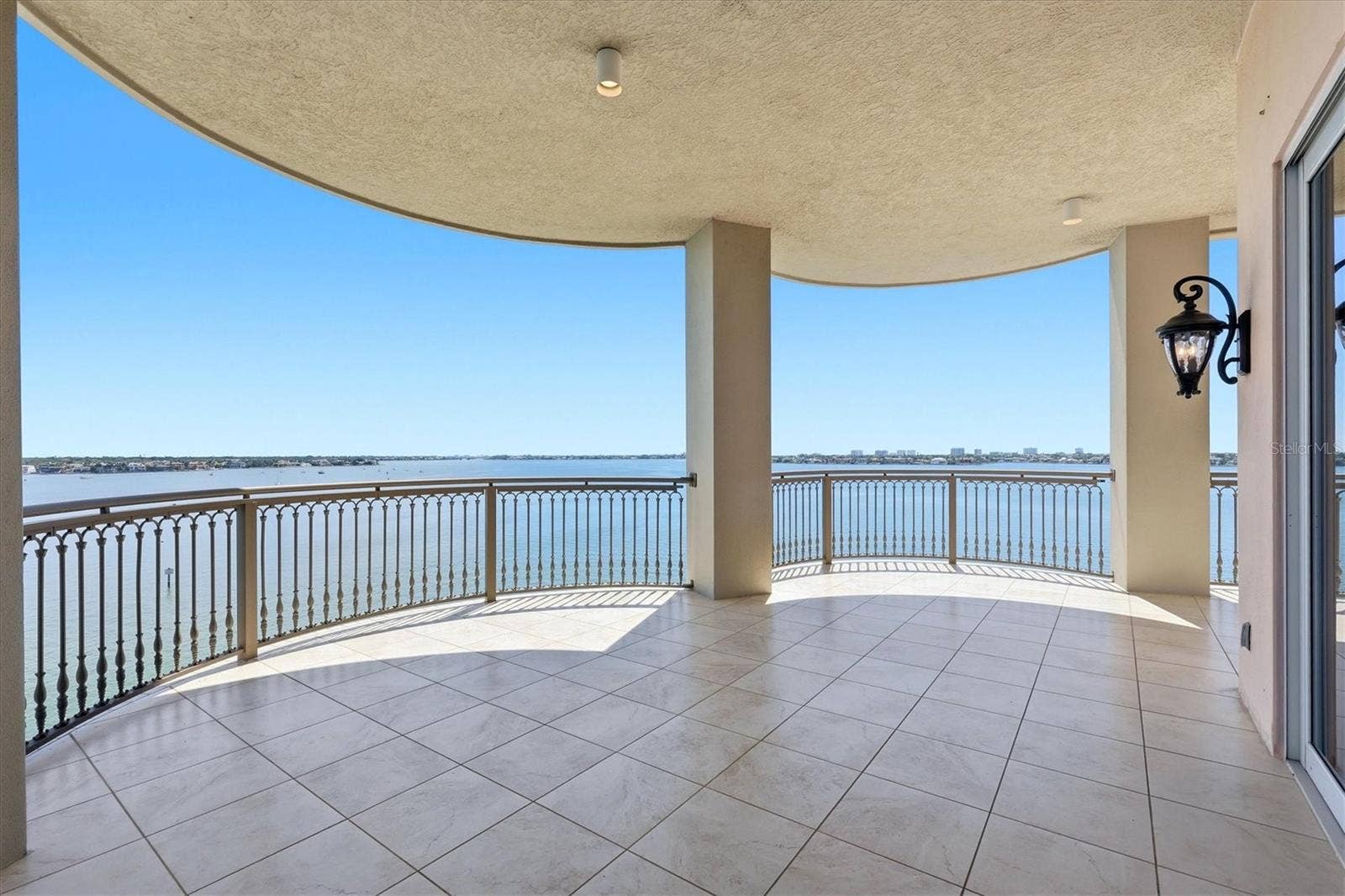 420 GOLDEN GATE POINT, #700, Sarasota, FL 34236 420 GOLDEN GATE POINT, #700, Sarasota, FL 34236