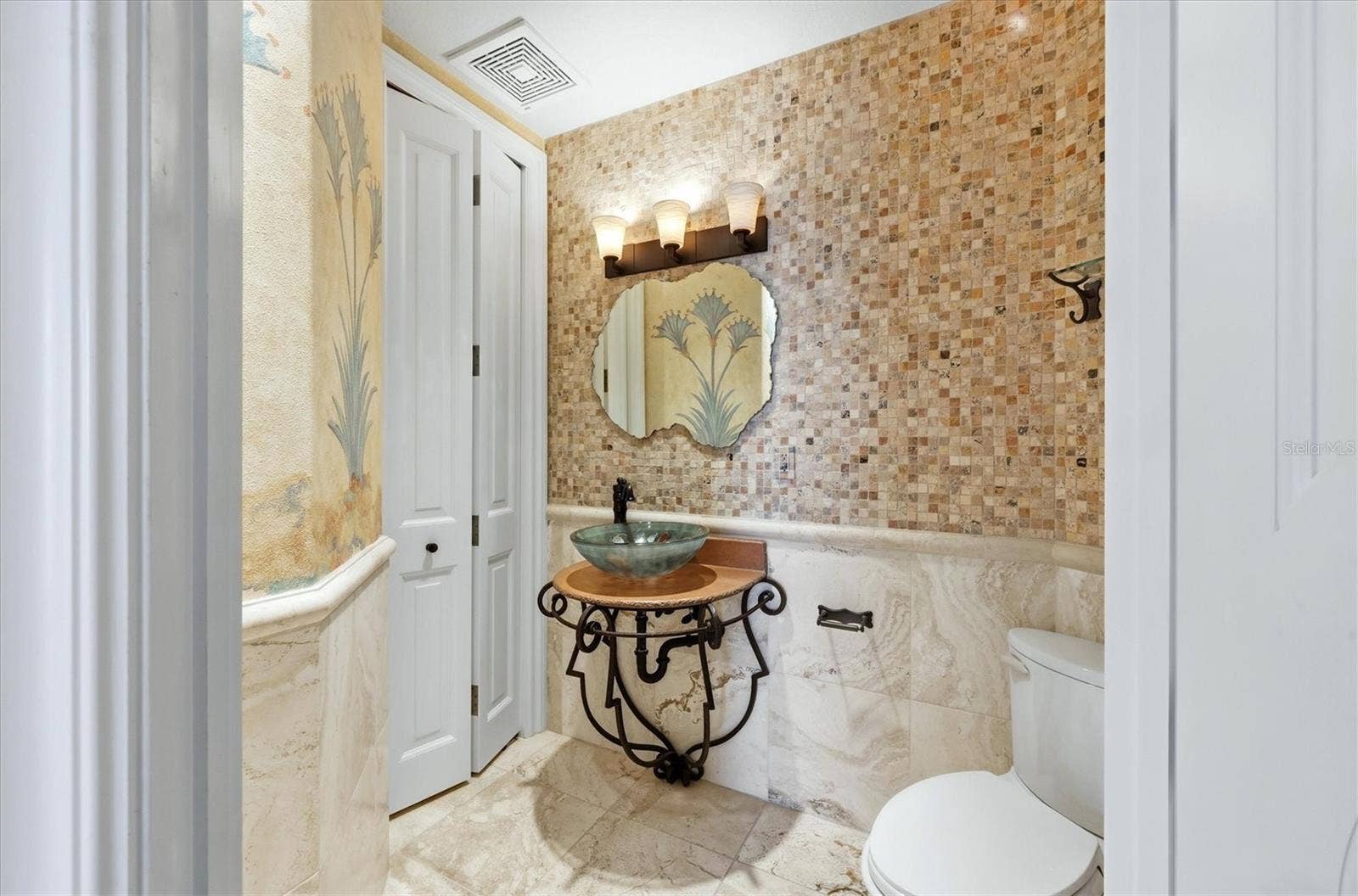 420 GOLDEN GATE POINT, #700, Sarasota, FL 34236 420 GOLDEN GATE POINT, #700, Sarasota, FL 34236